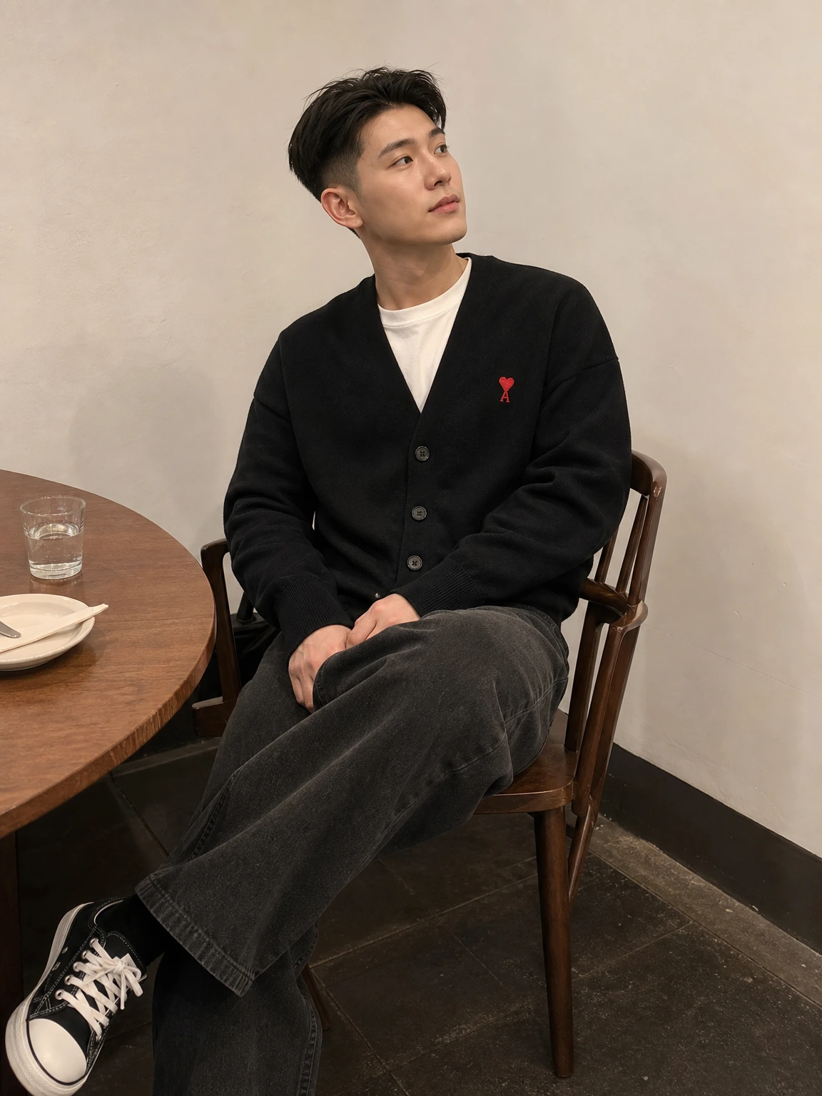 자수 로고로 포인트를 더한 가디건