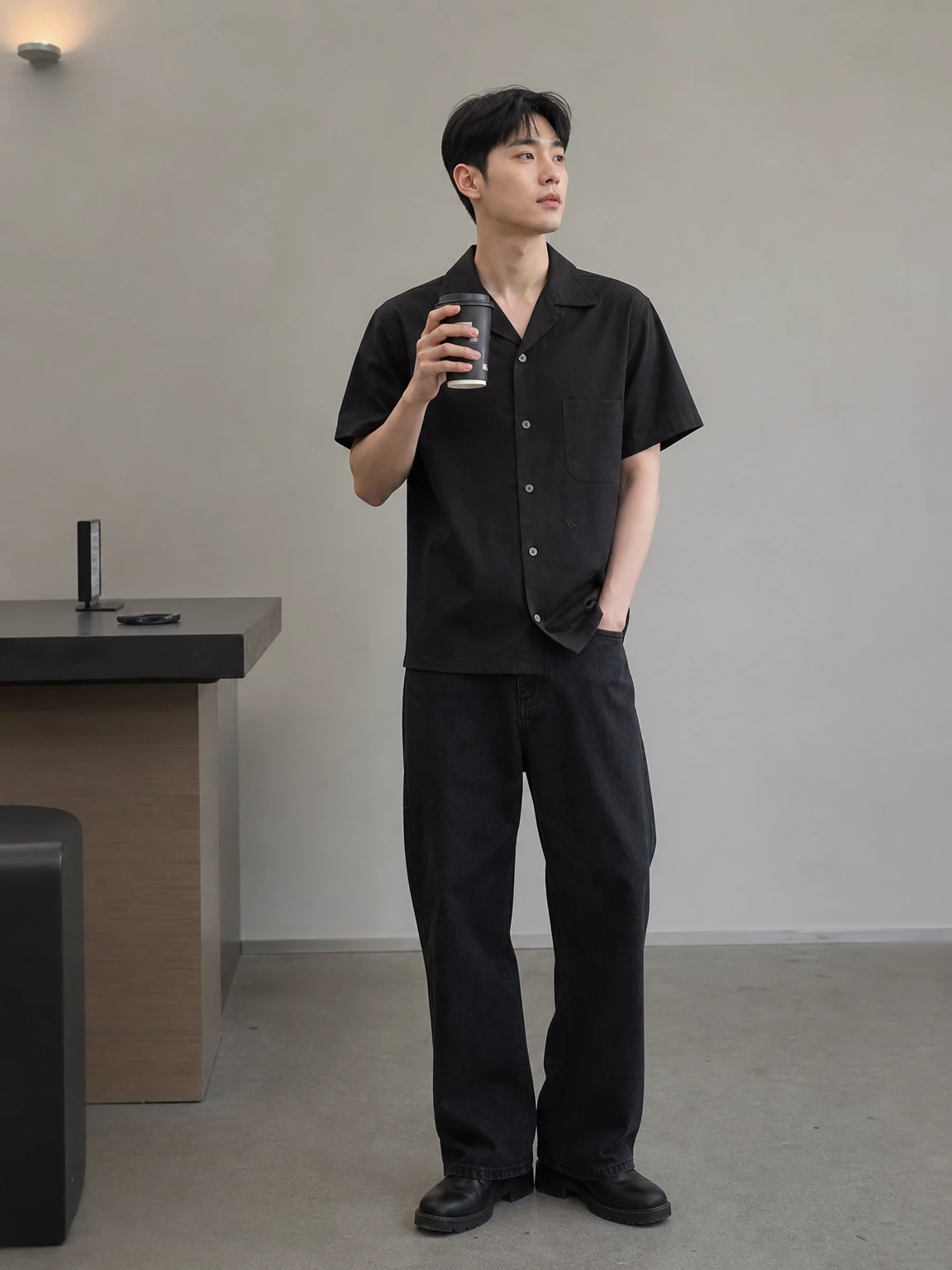 오픈 칼라로 힘 뺀 반팔 셔츠