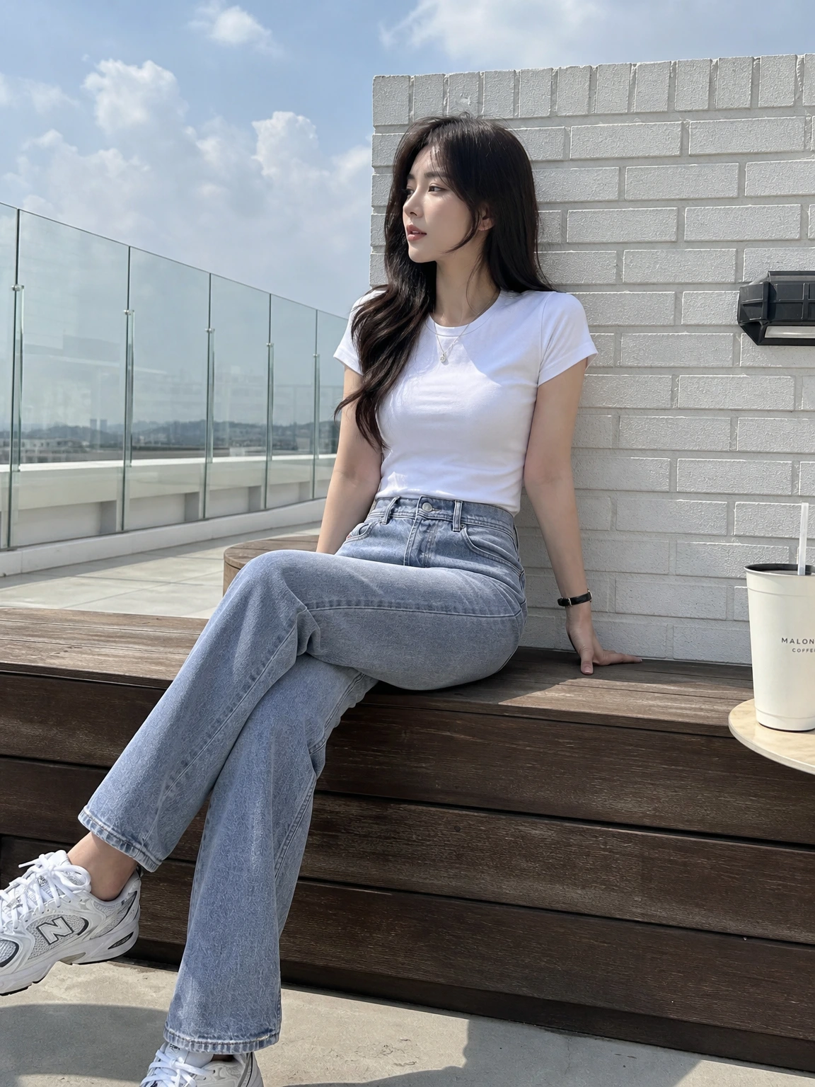 담백한 스트레이트 핏 데님 팬츠