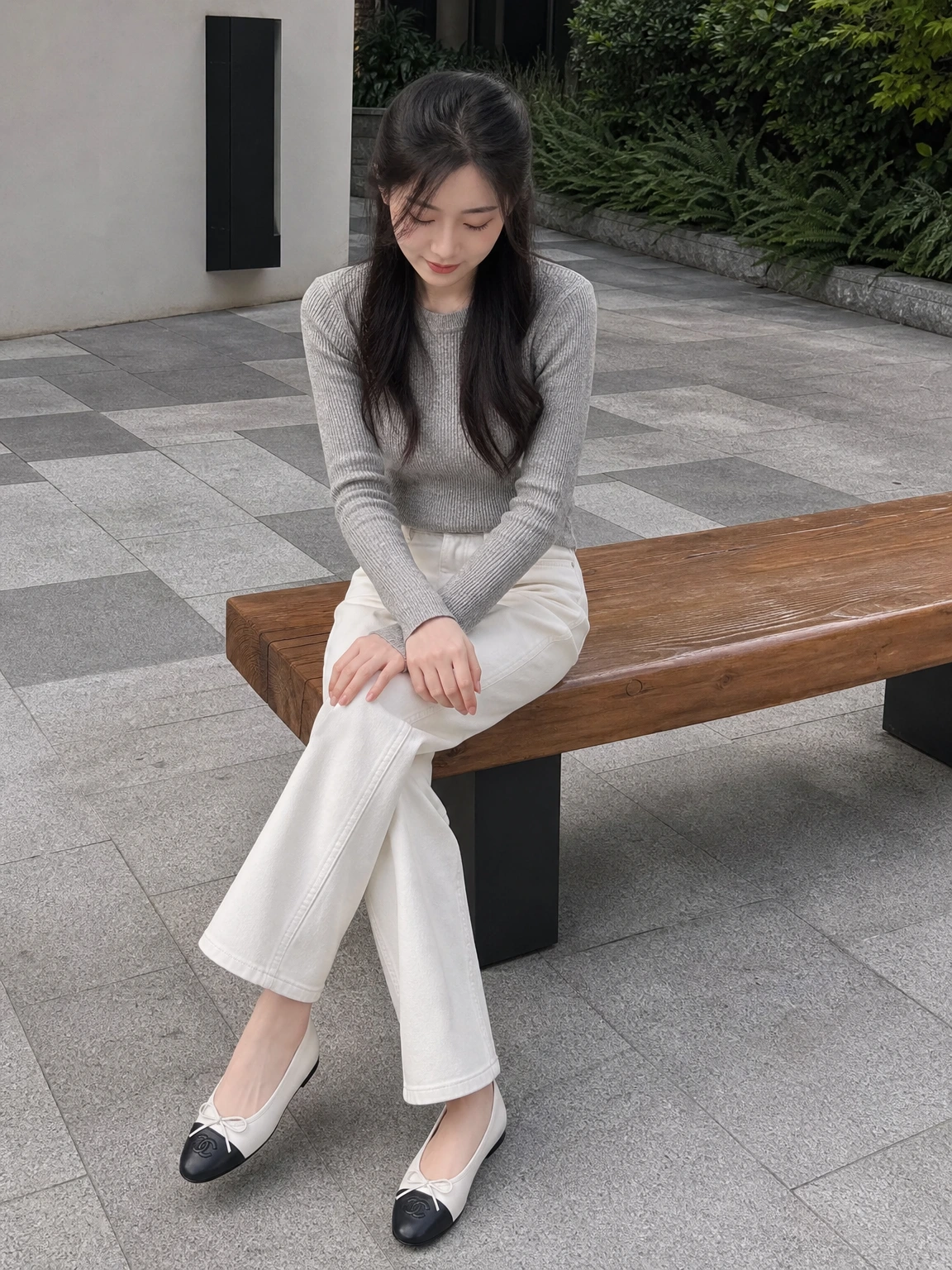 토 캡 리본이 돋보이는 플랫슈즈