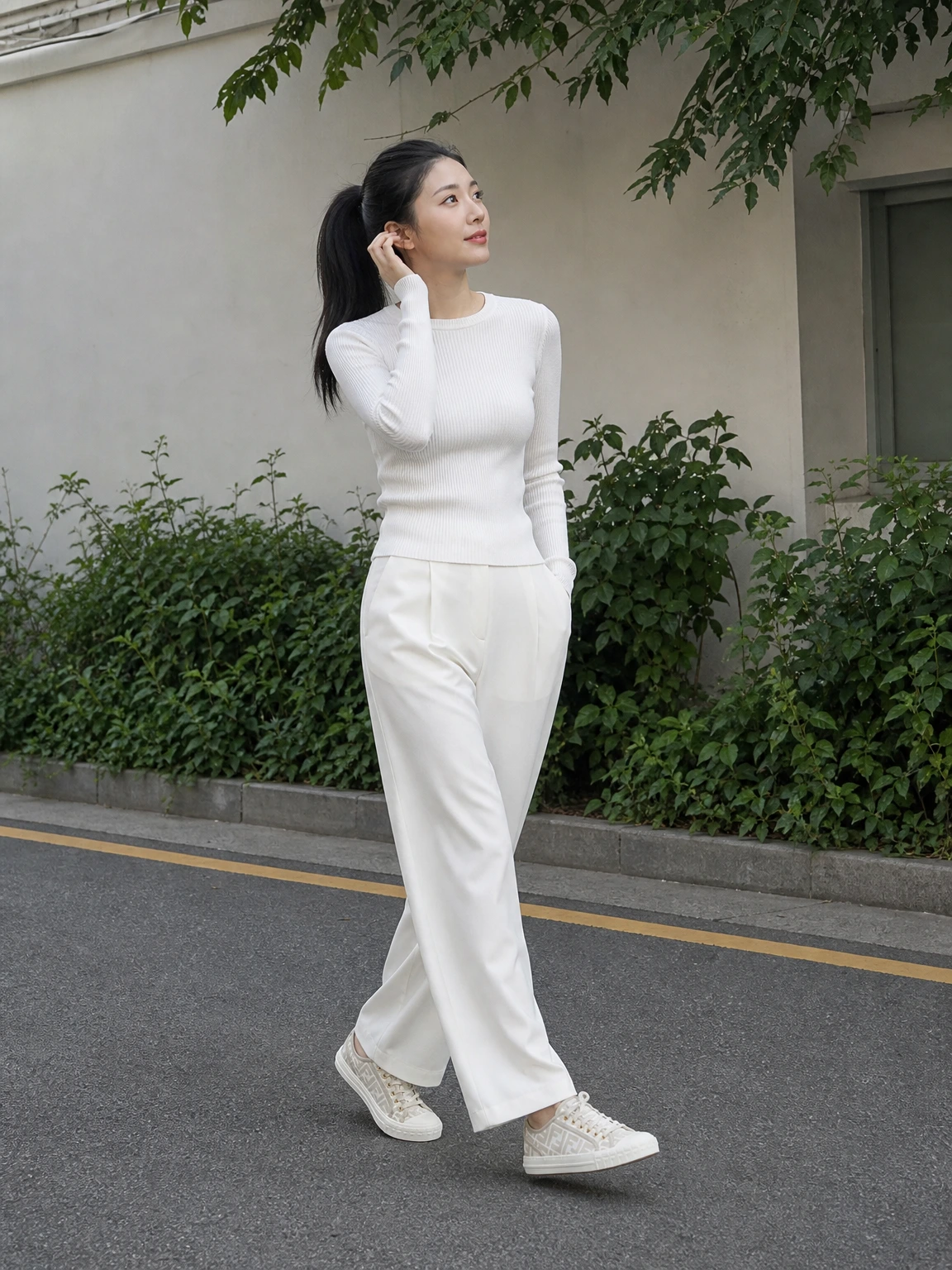 FF 모노그램이 은은한 스니커즈
