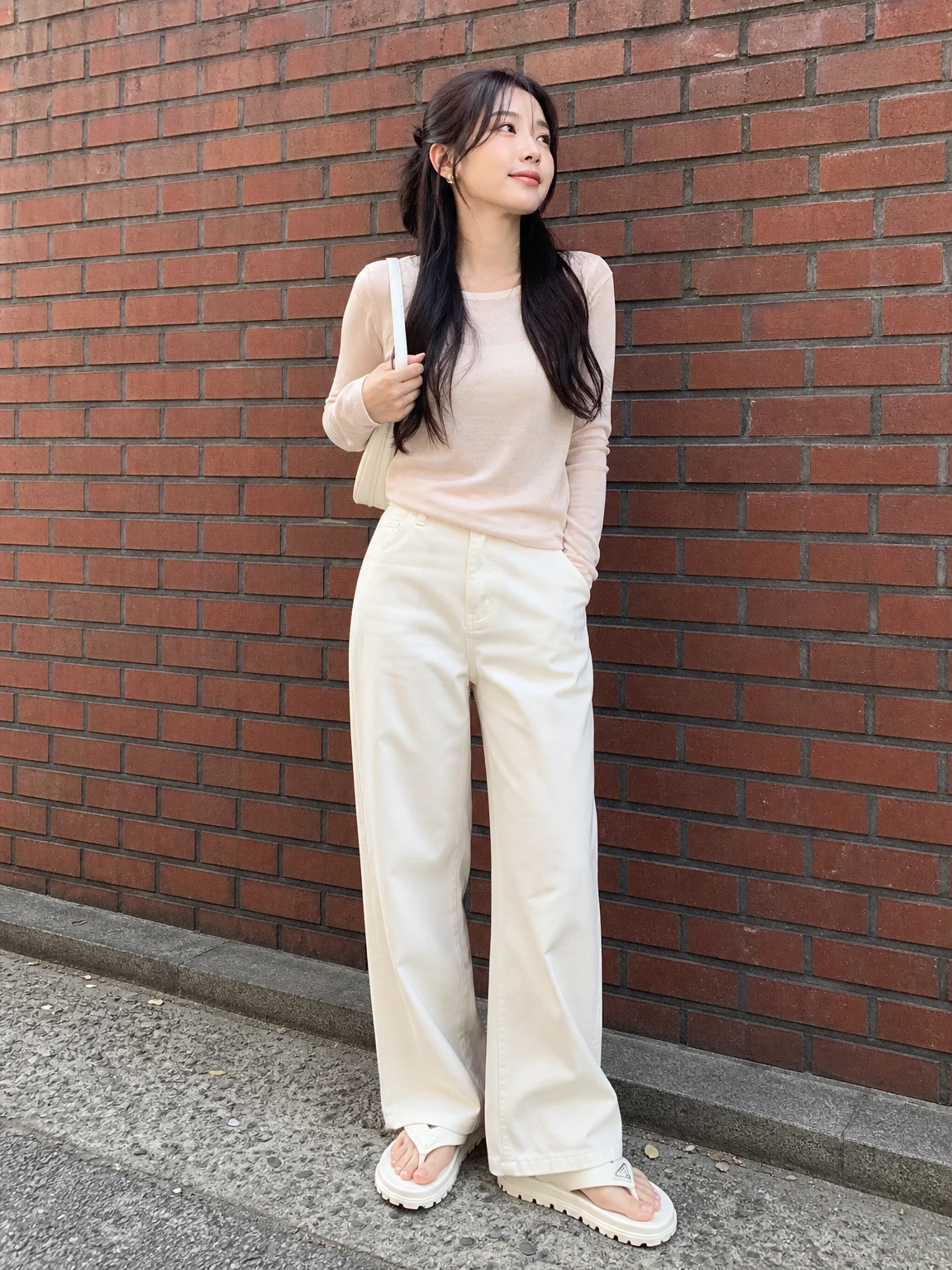 입체 로고가 돋보이는 샌달