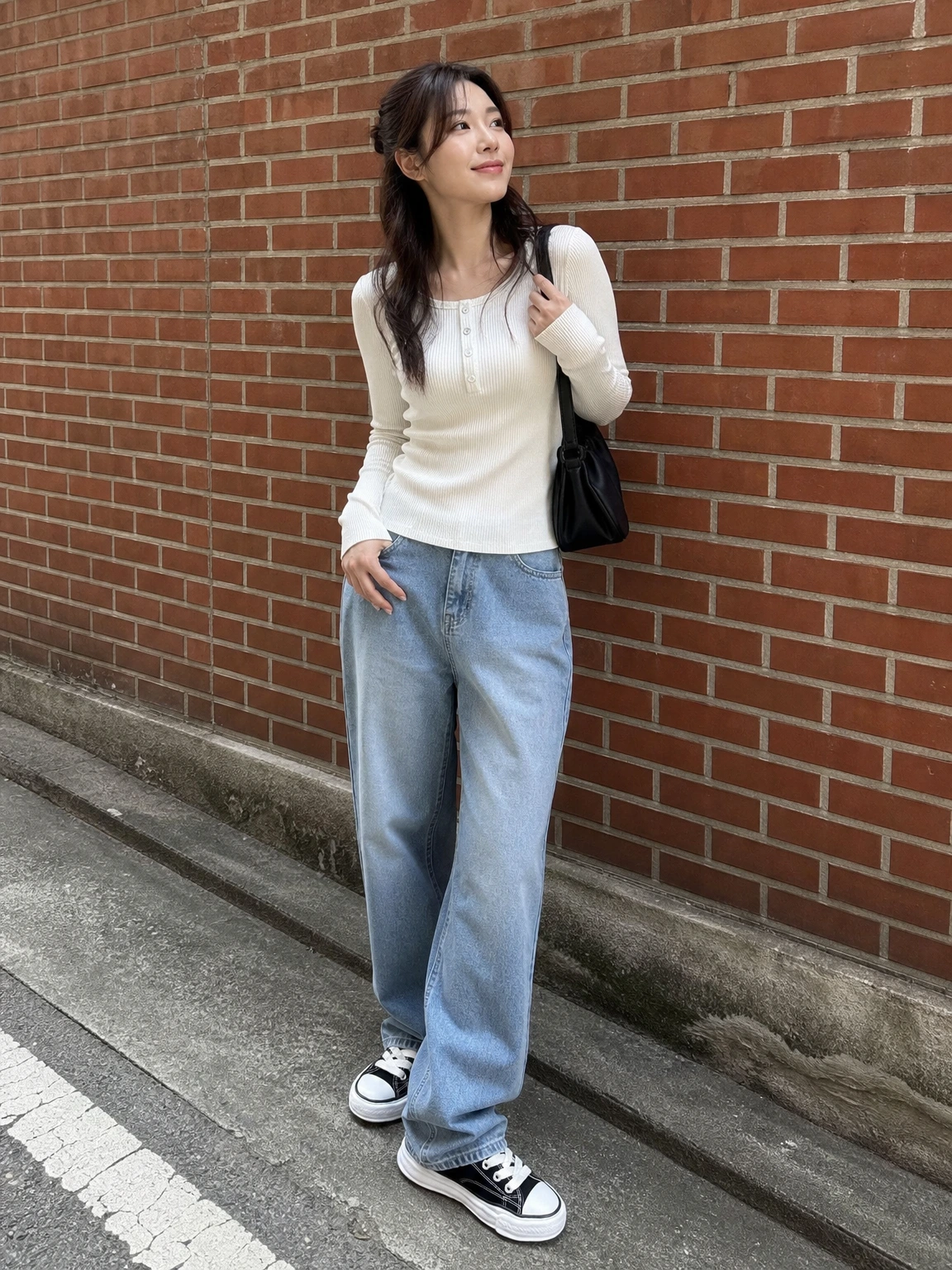 입체적인 OG 솔이 돋보이는 스니커즈