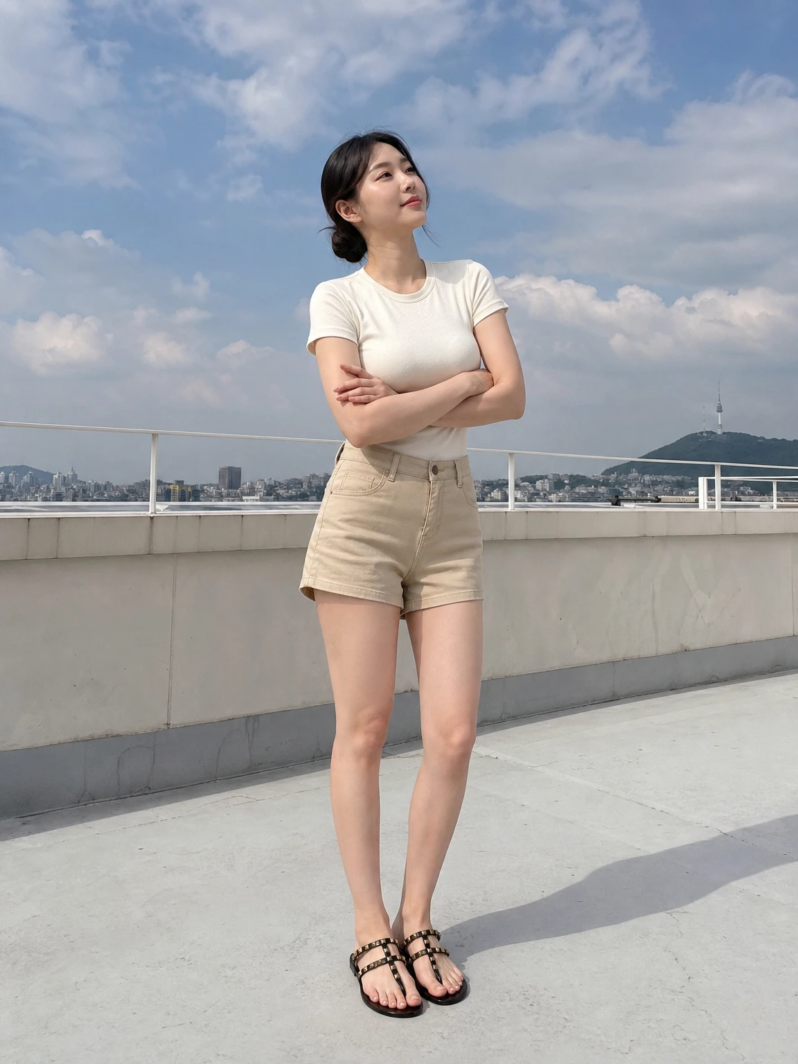 락스터드 스트랩이 돋보이는 샌들