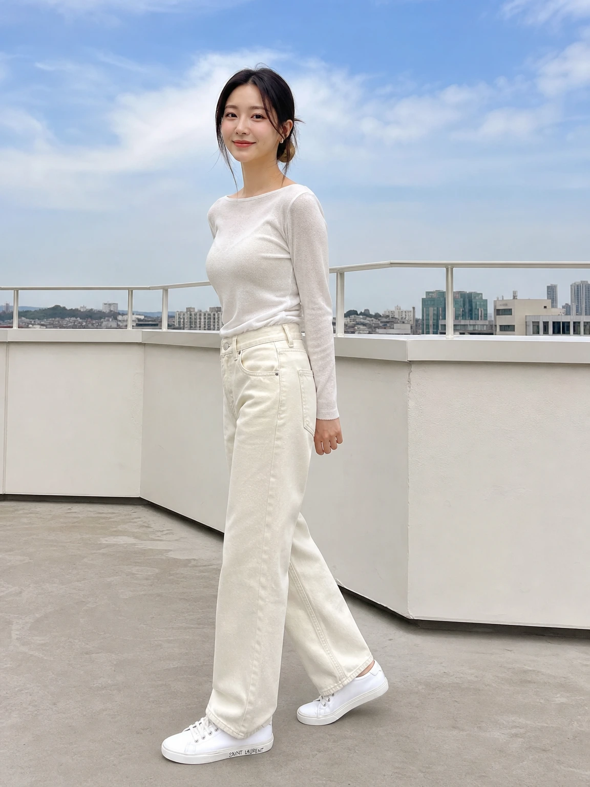 핸드라이팅 로고가 돋보이는 스니커즈