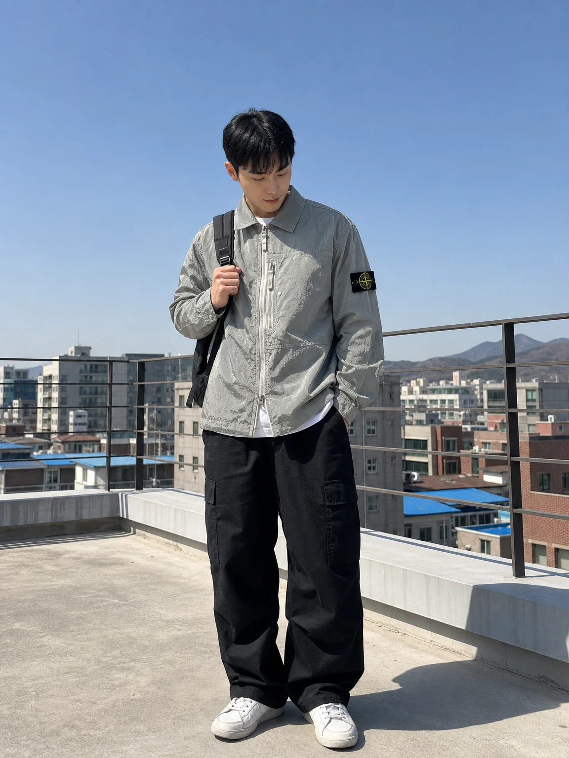 비대칭 지퍼로 완성한 오버셔츠