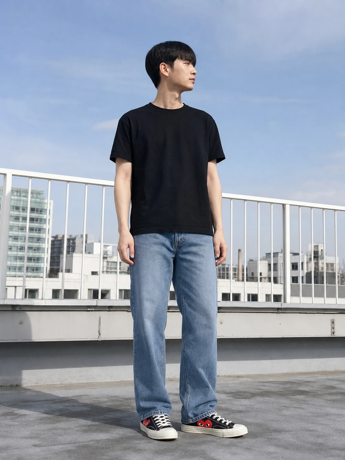 하트 그래픽이 돋보이는 로우