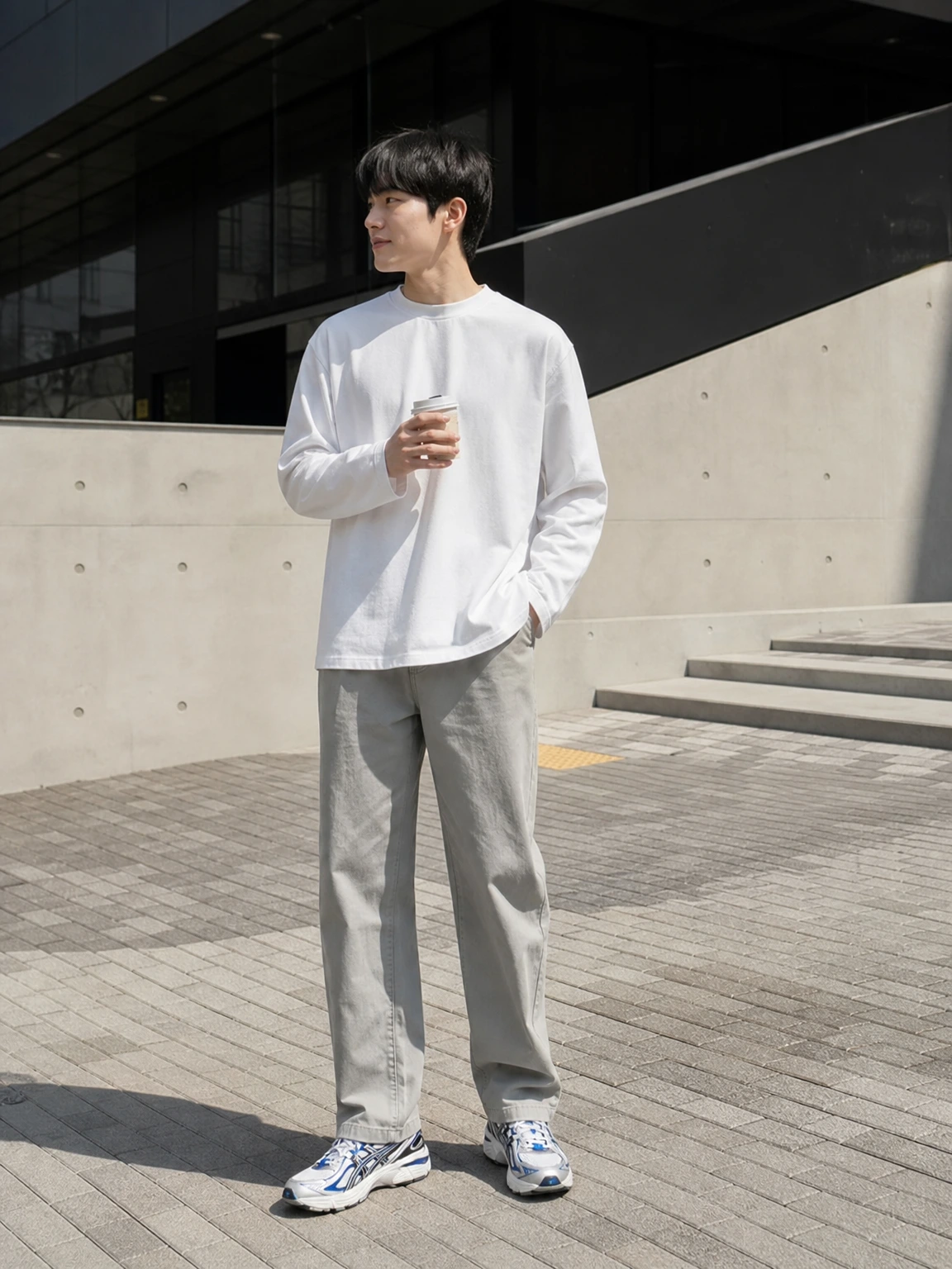 스피드 레이스가 돋보이는 스니커즈