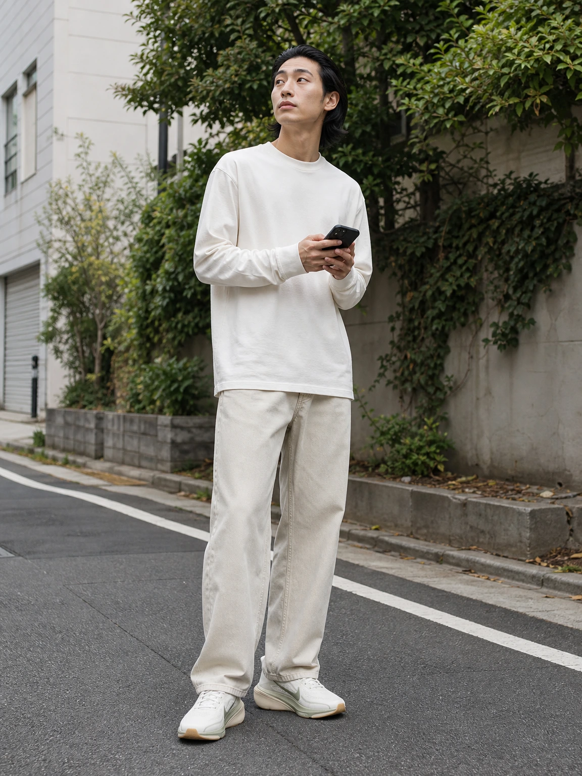 유선형 미드솔이 돋보이는 러닝화