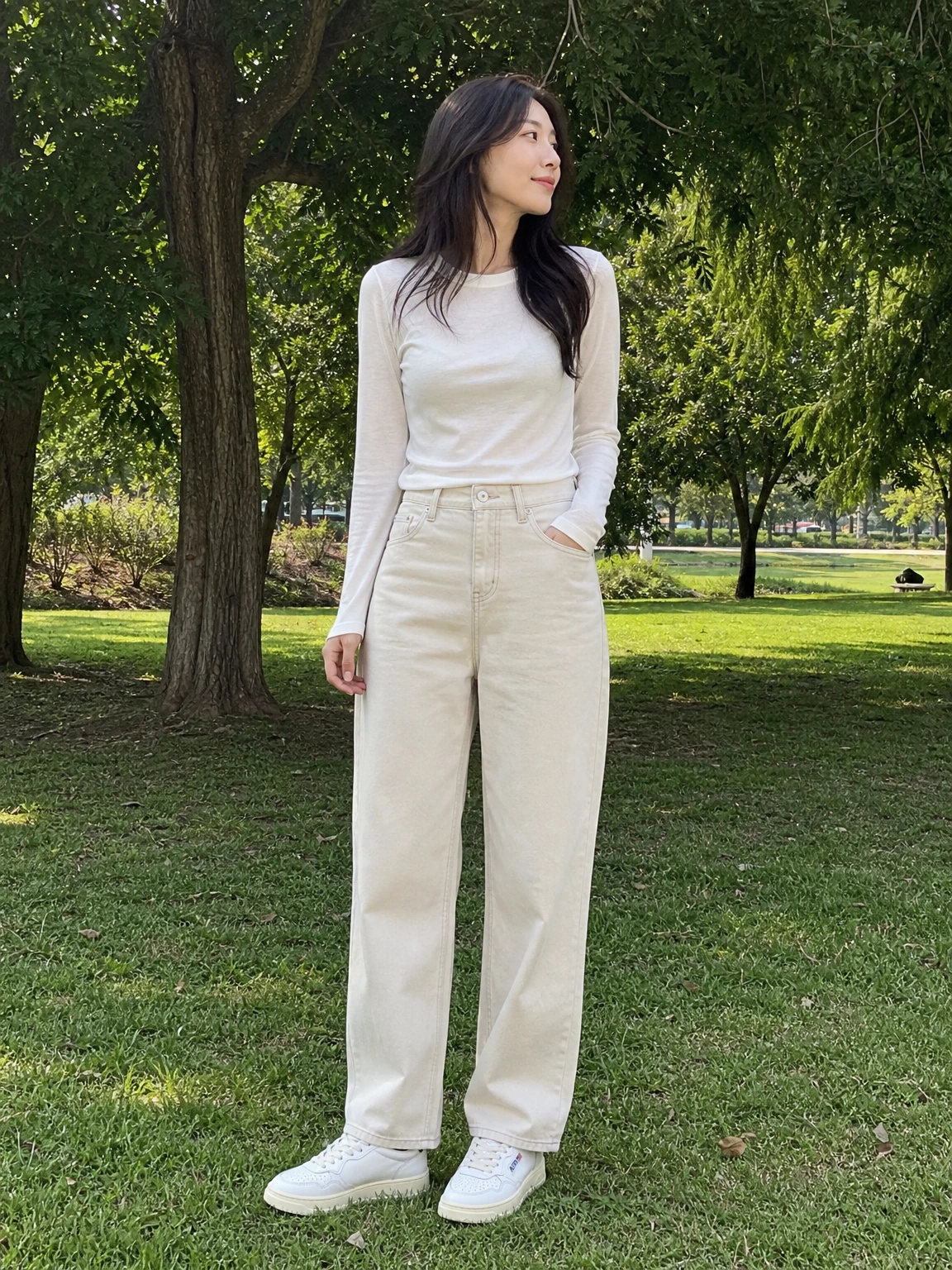 실버 힐탭이 돋보이는 스니커즈