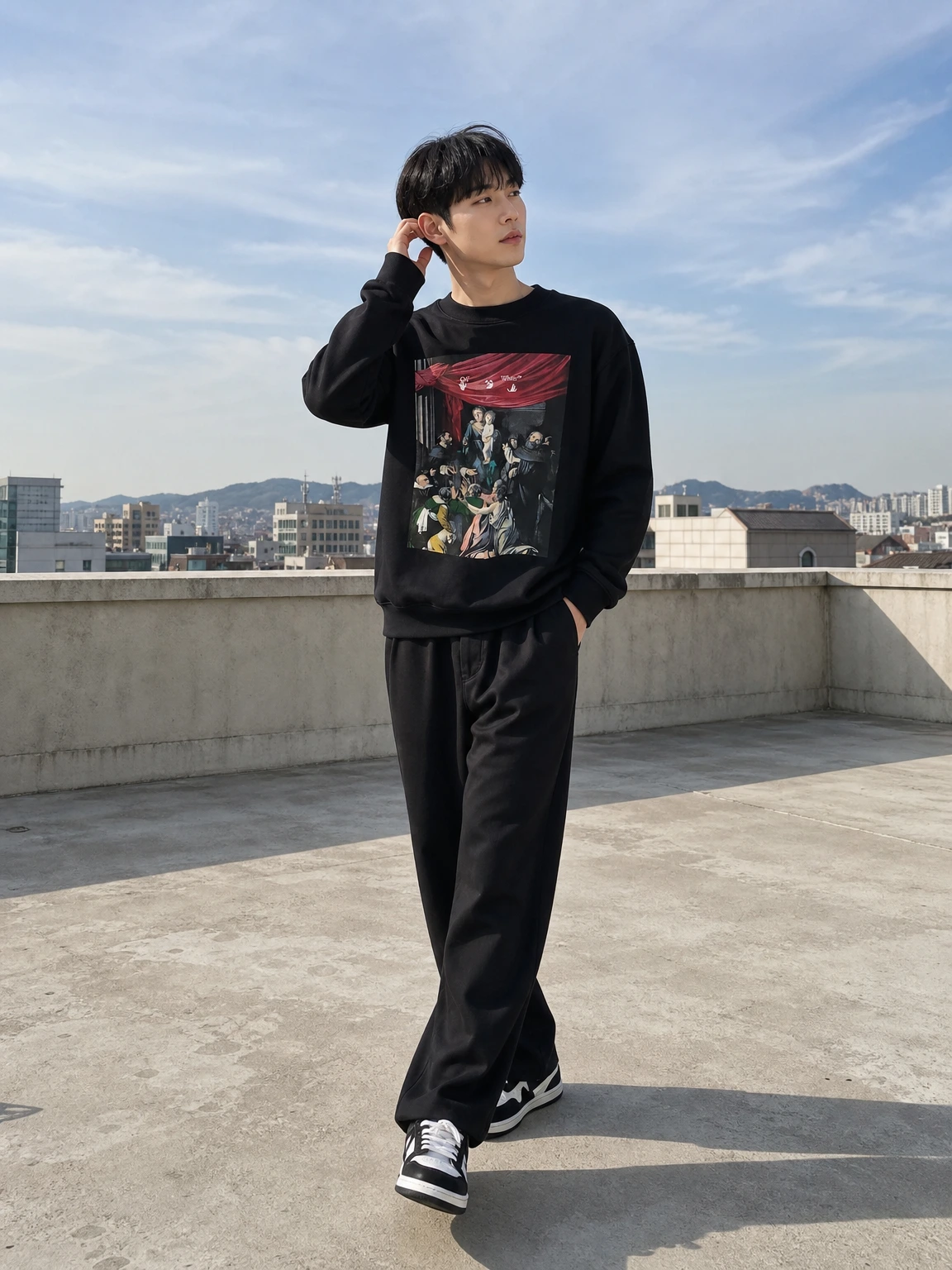 카라바조 프린트로 완성한 맨투맨