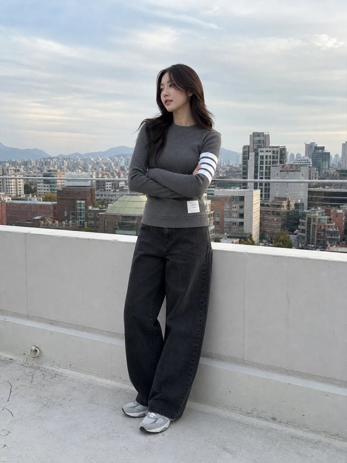 소매 스트라이프로 힘 준 맨투맨