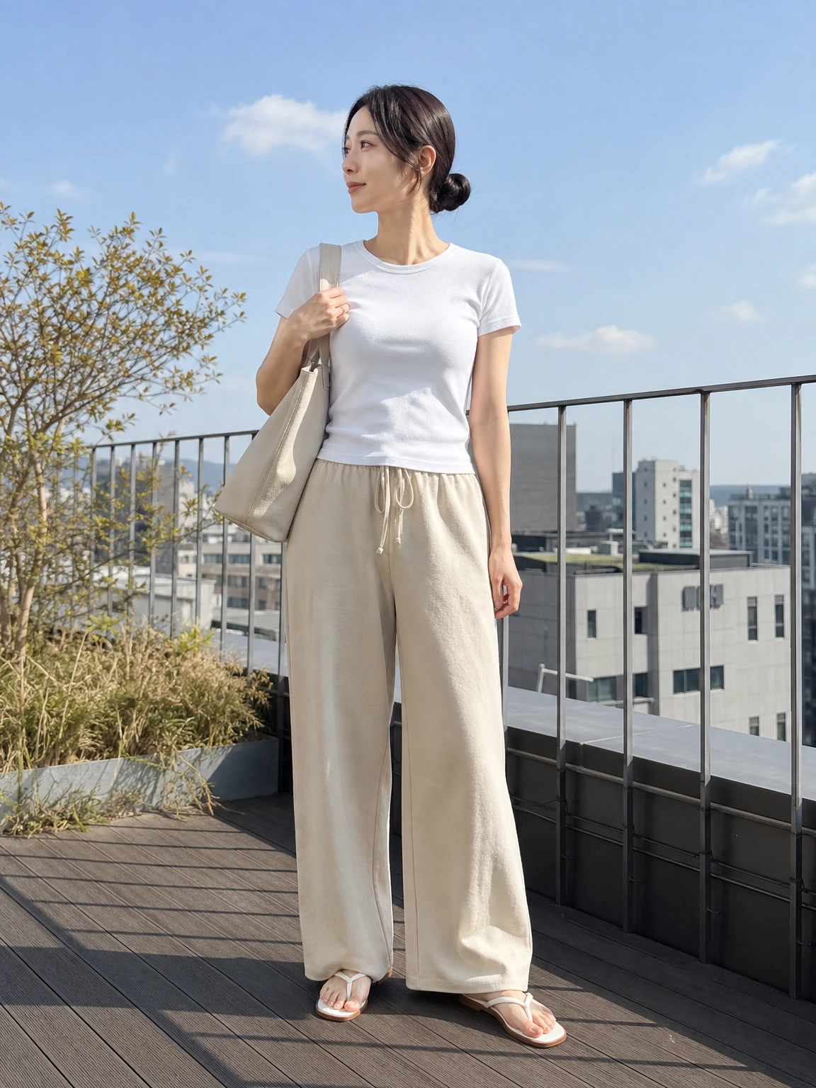 은은한 메탈 포인트의 샌들