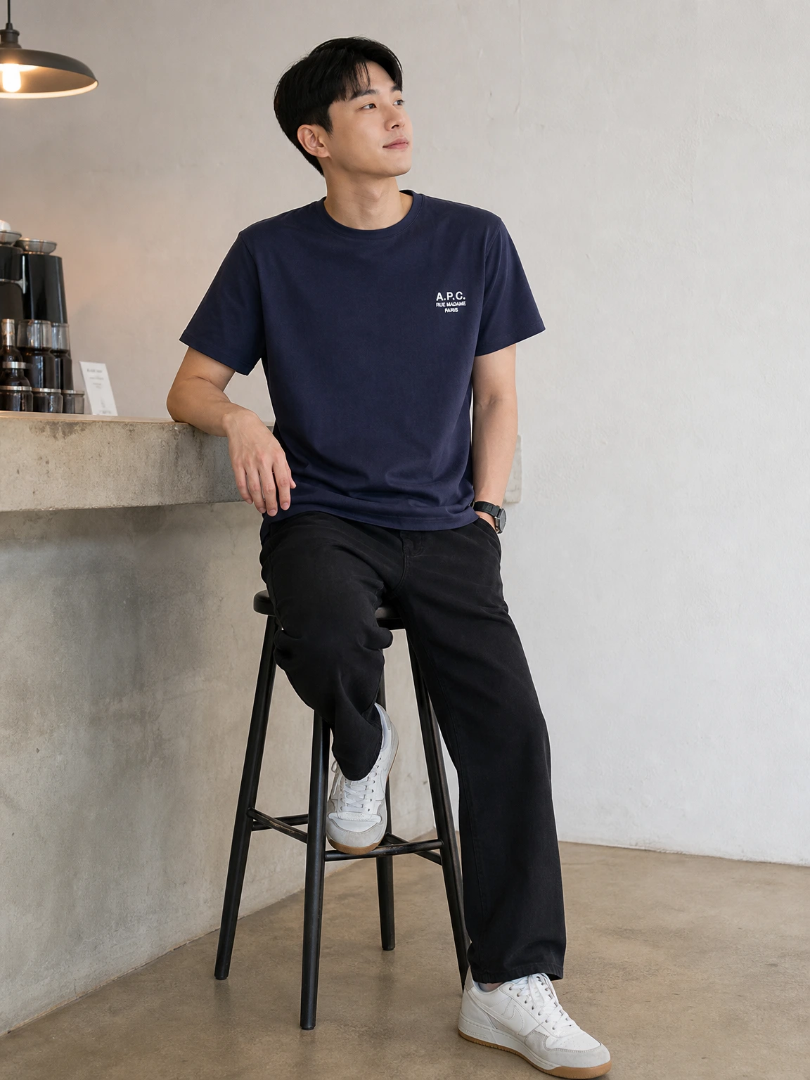 미니 로고로 힘을 준 반팔티셔츠