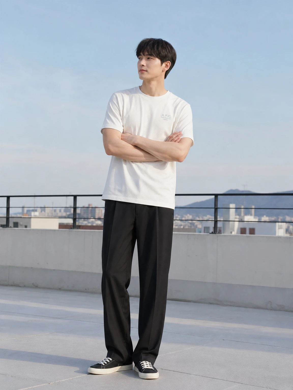 미니 로고로 힘을 준 티셔츠