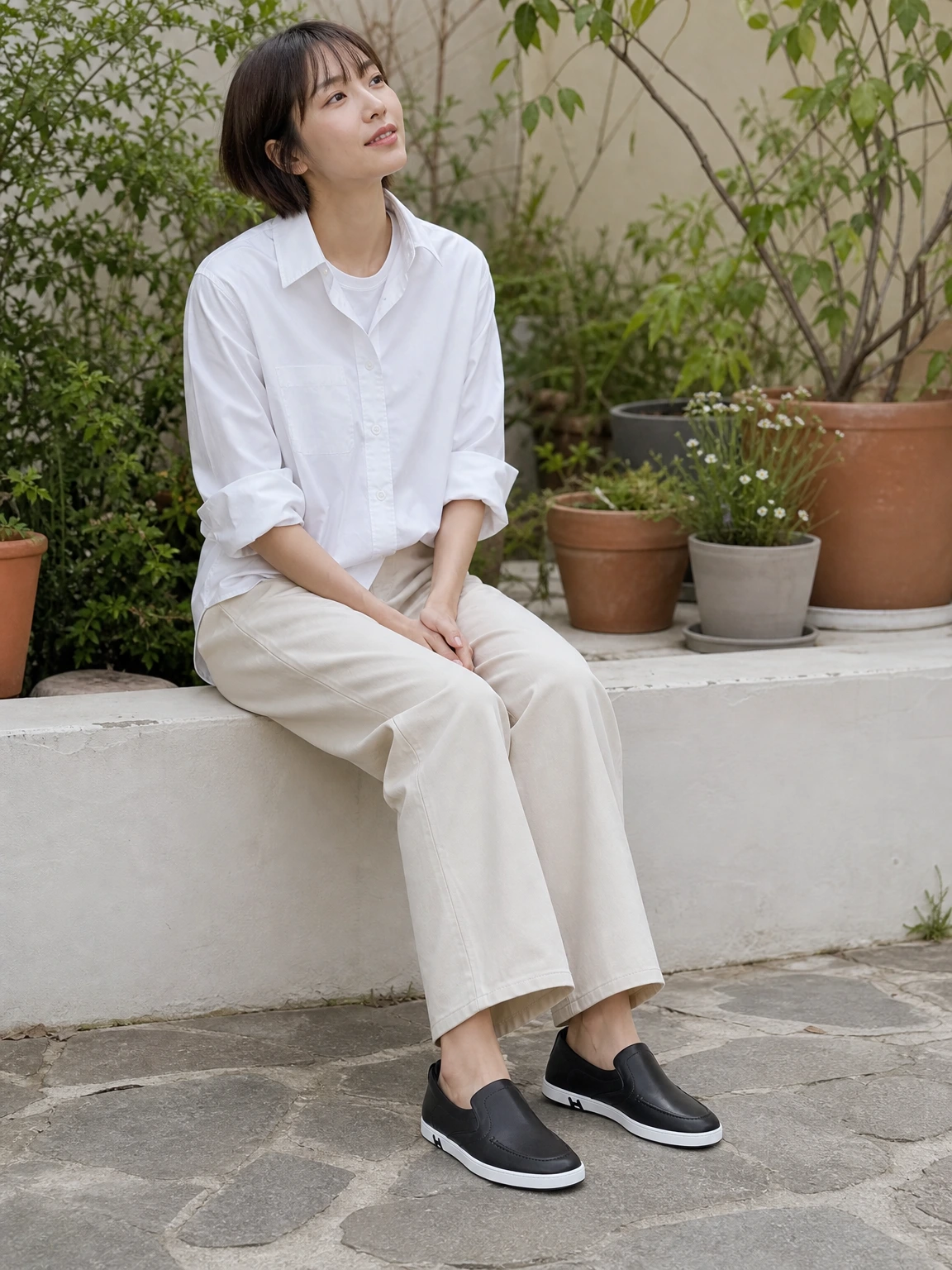 은은한 H 로고가 돋보이는 로퍼 슬립온