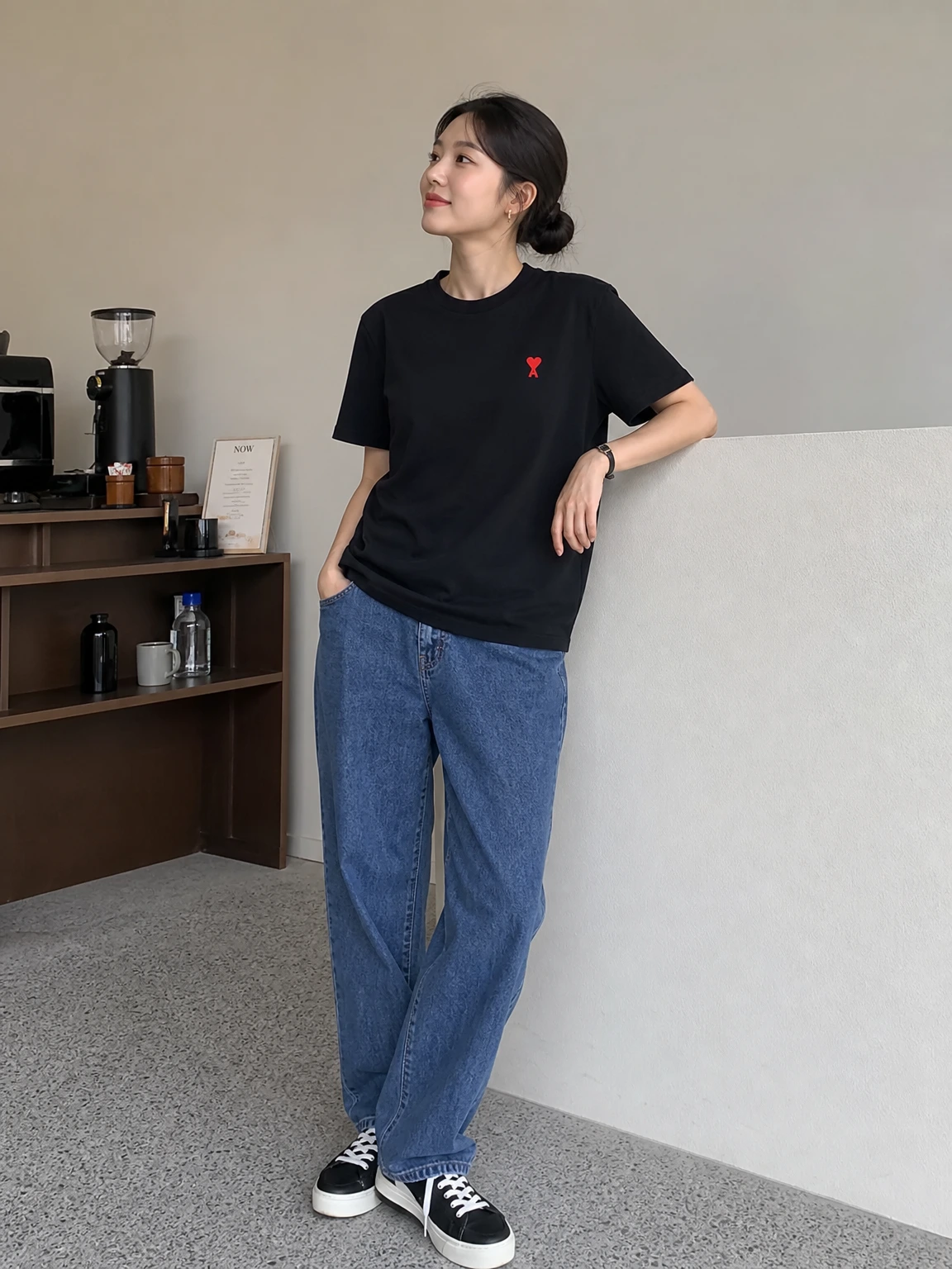 하트 자수로 포인트 준 티셔츠