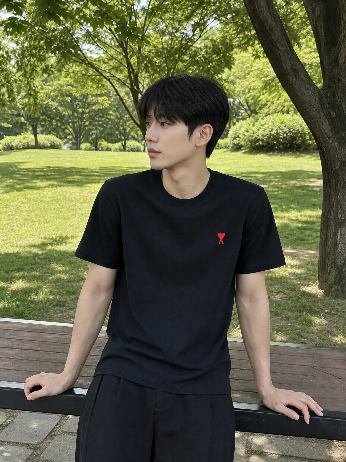 스몰 하트로 포인트 준 반팔티셔츠