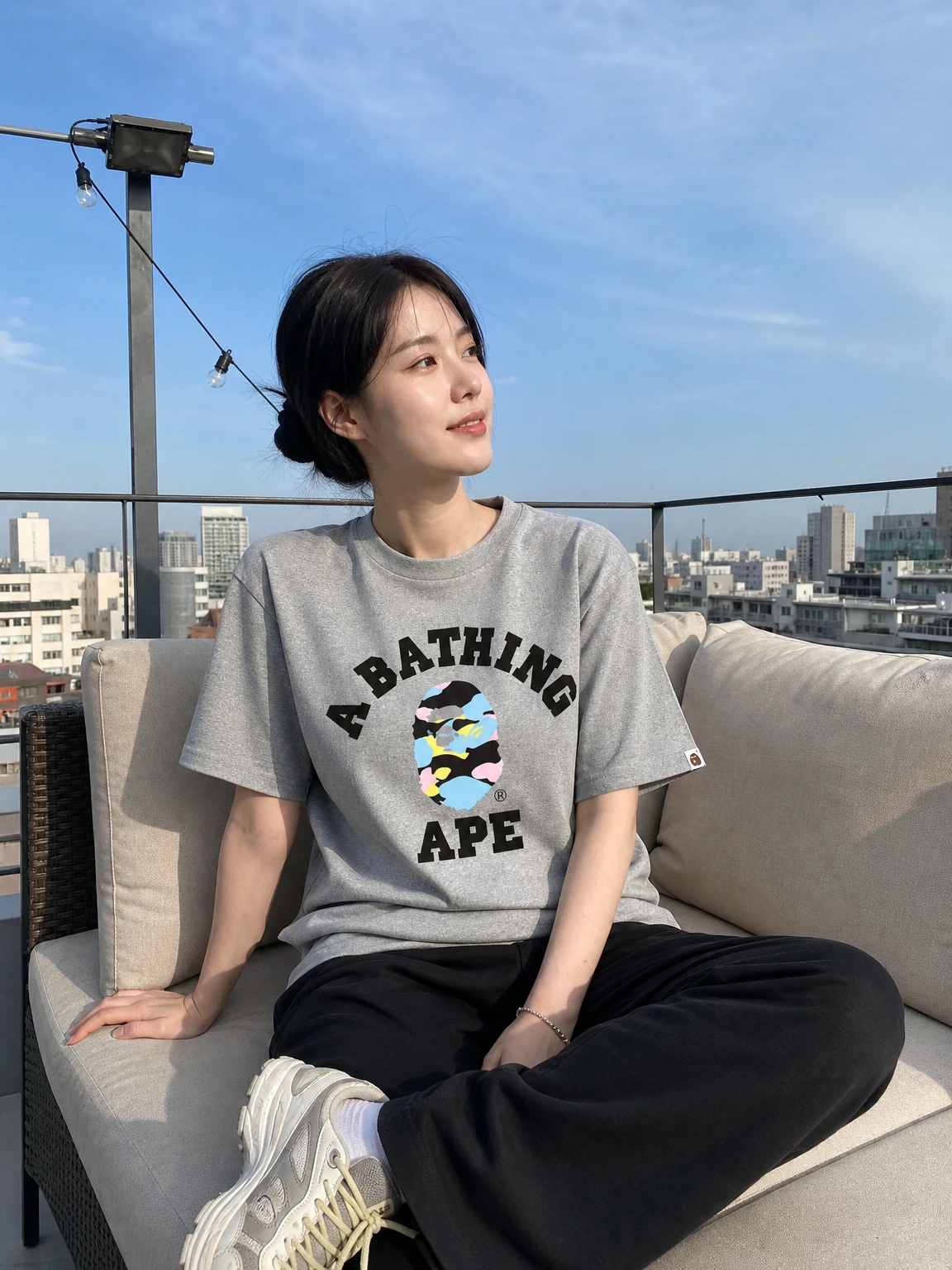 그래픽이 시선을 모으는 반팔 티셔츠