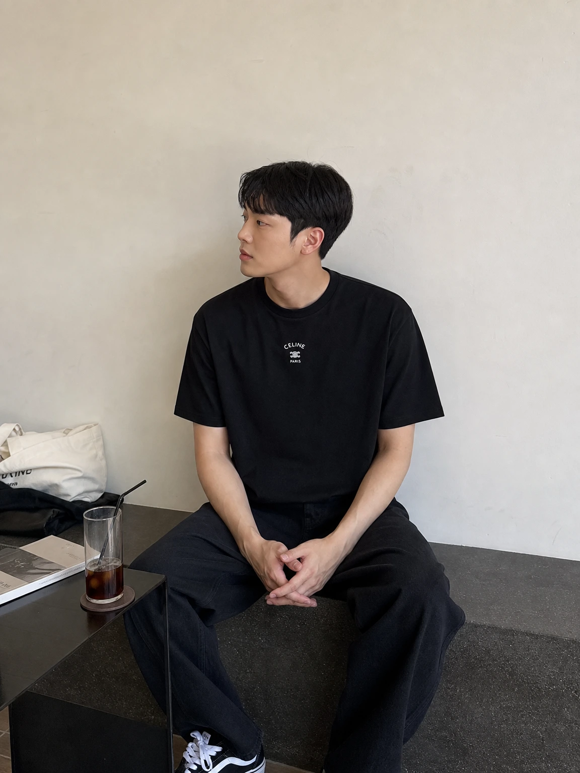 미니 로고로 힘을 준 반팔 티셔츠