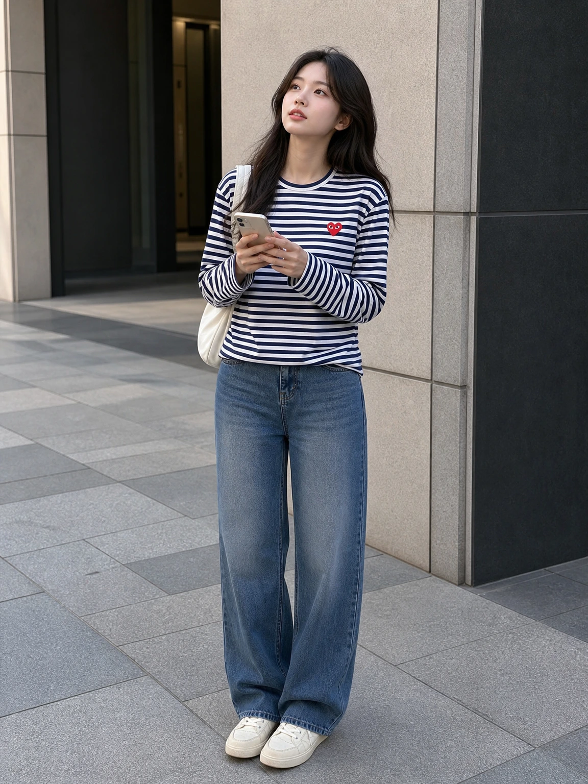 하트 자수로 포인트 준 티셔츠