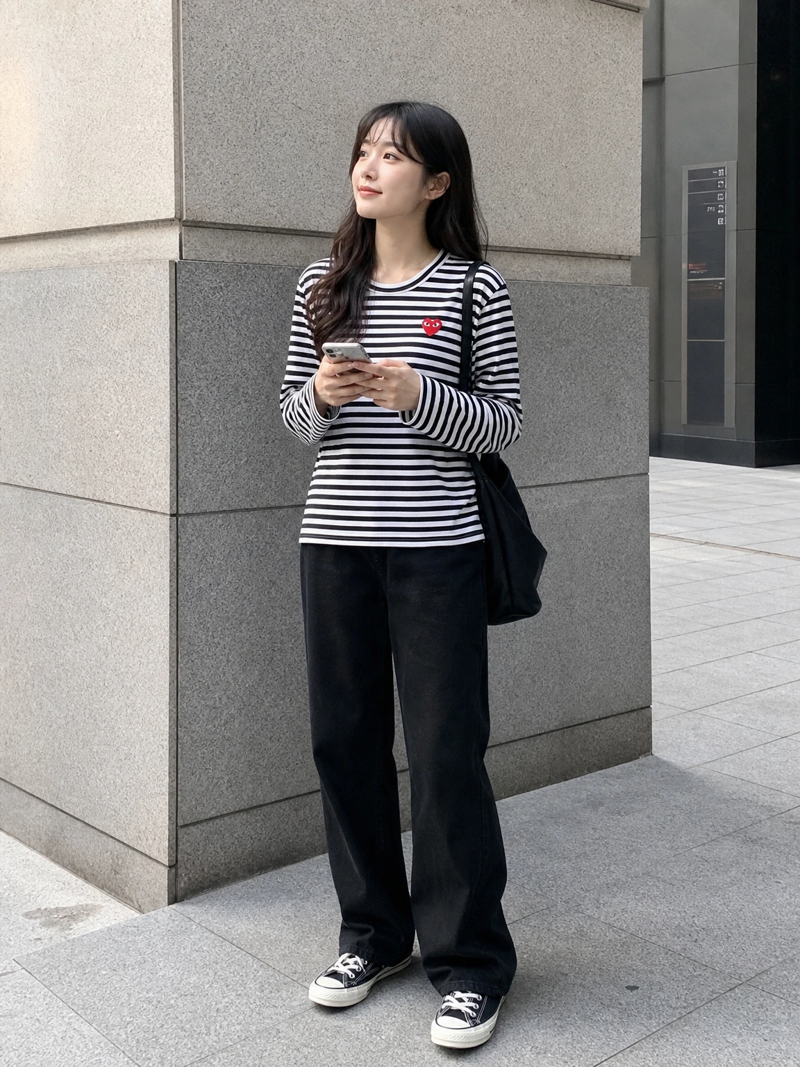 하트 자수로 포인트 준 티셔츠