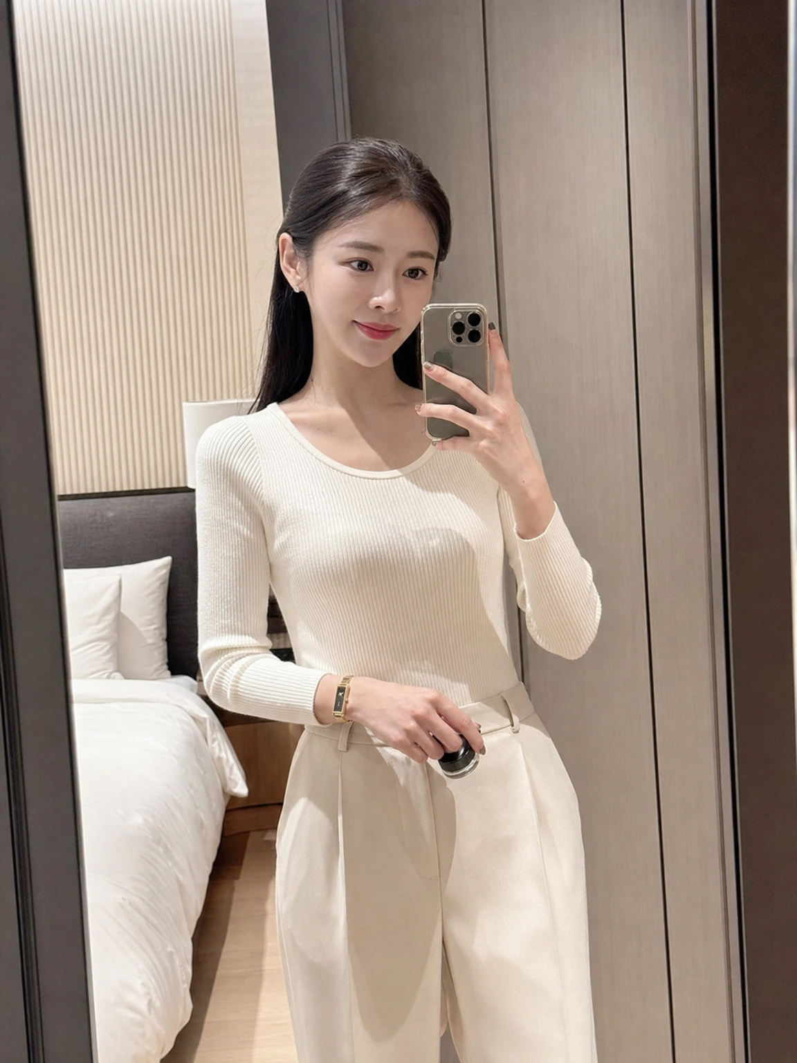 슬림 다이얼이 빛나는 시계
