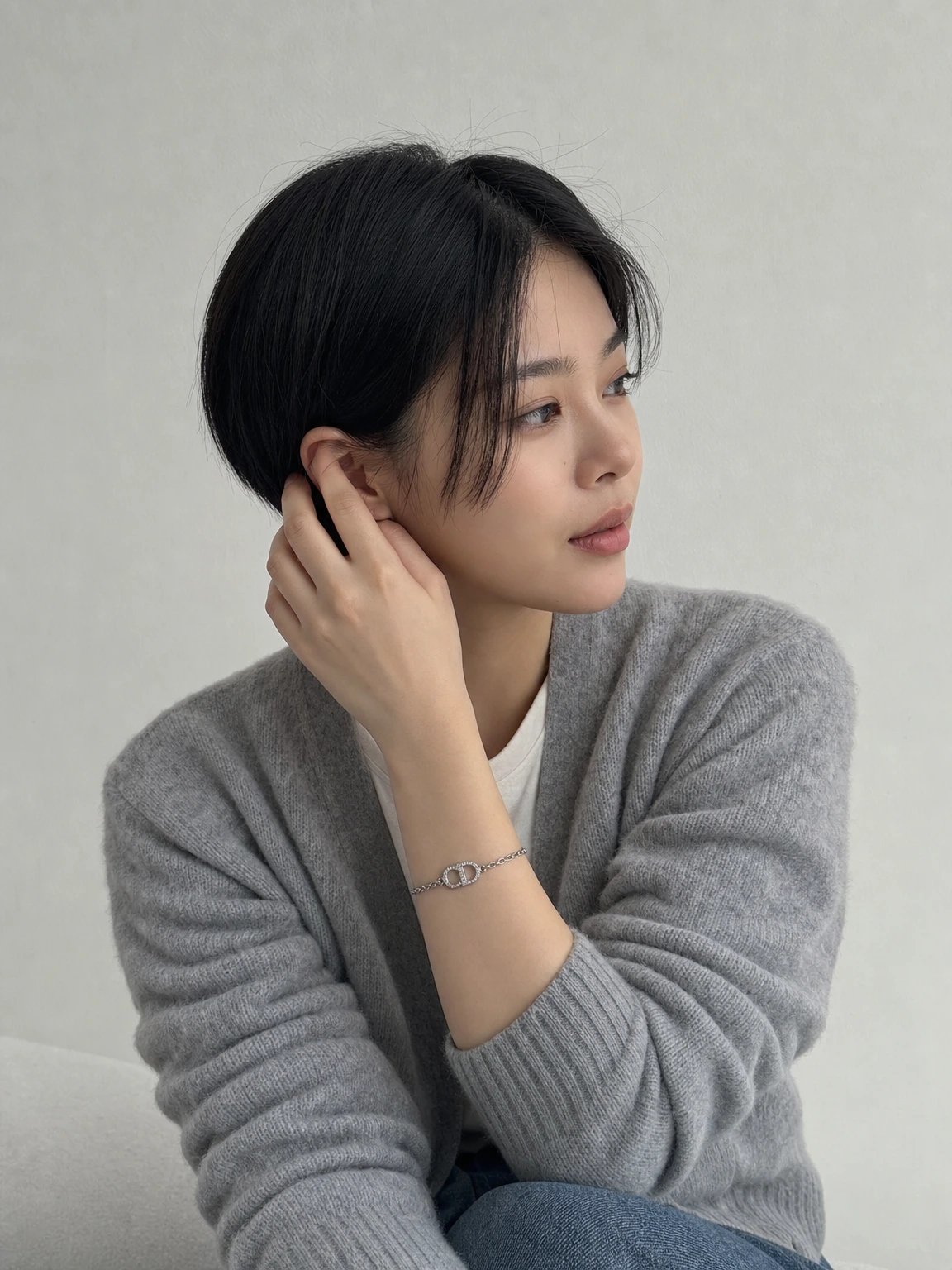 CD 시그니처가 빛나는 팔찌