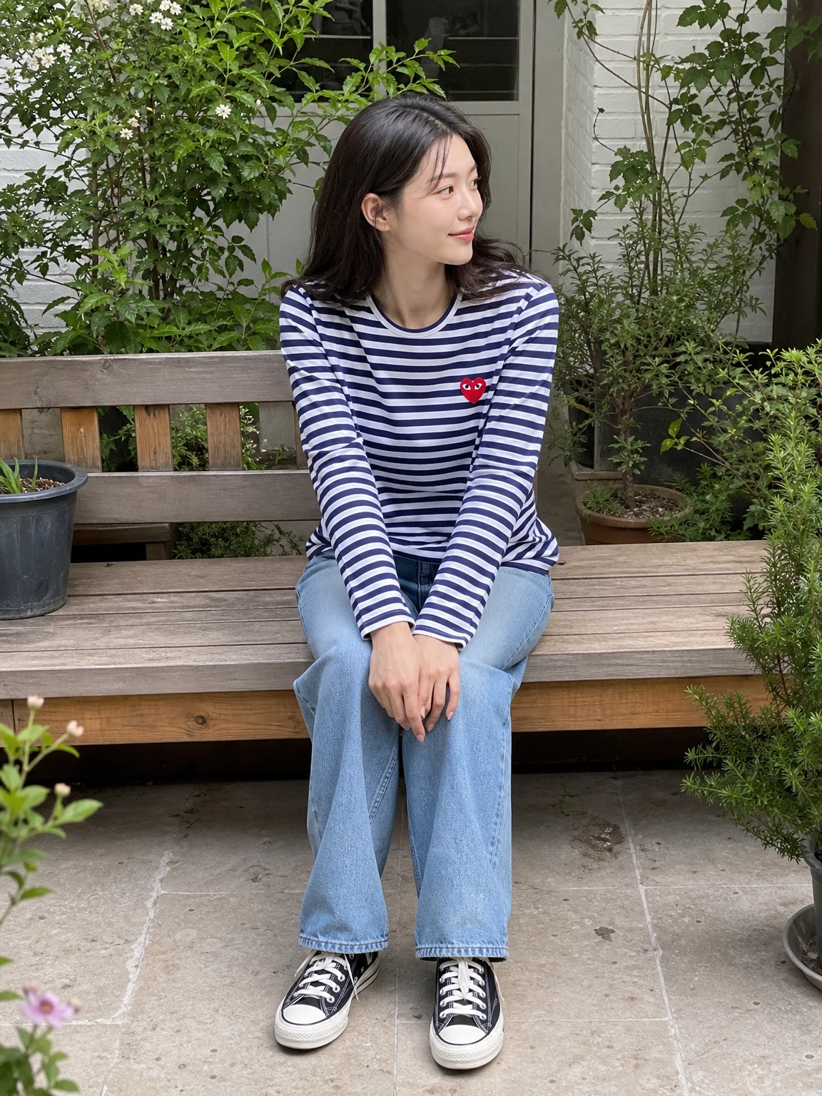 하트 자수로 포인트 준 티셔츠