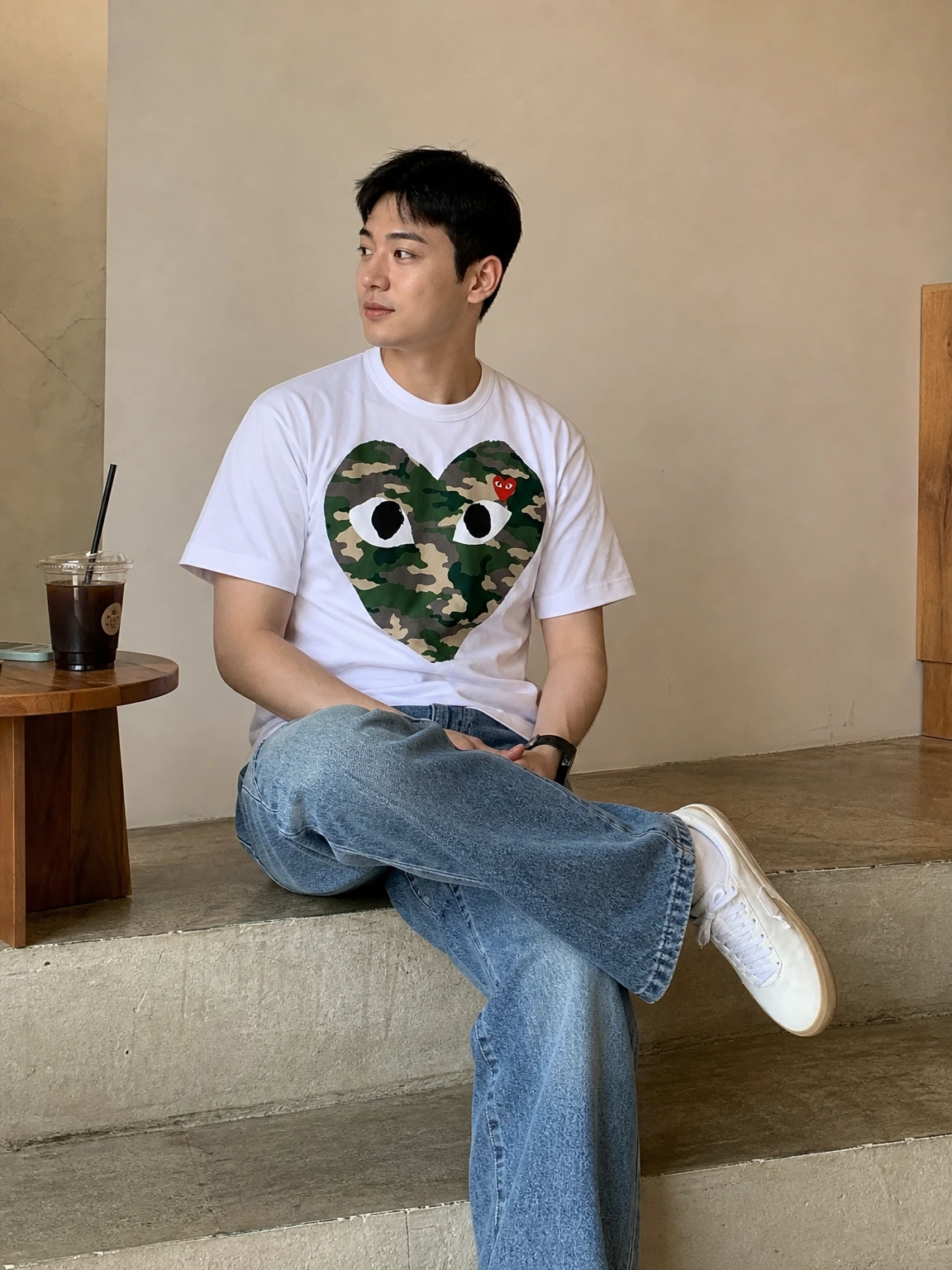 카모 하트로 포인트 준 반팔 티셔츠