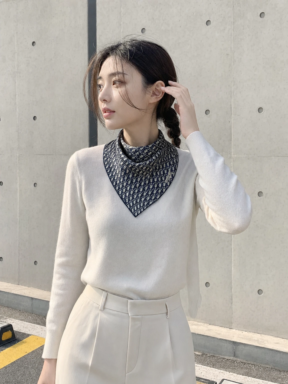 다이아 실루엣 모노그램 스카프