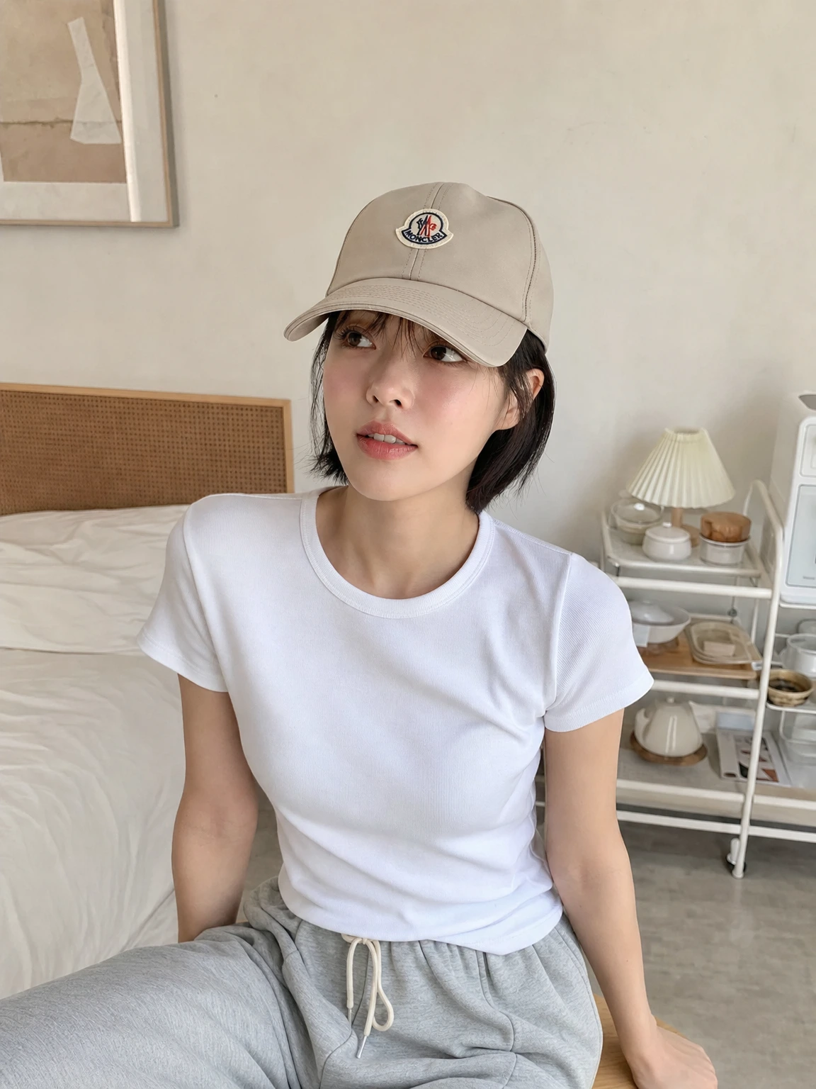 입체 로고 패치가 돋보이는 모자