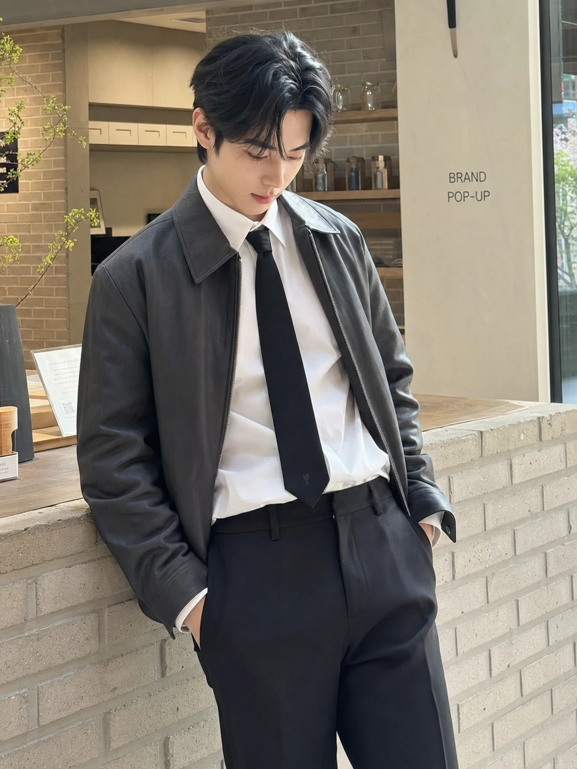 심플한 포인트가 되는 타이