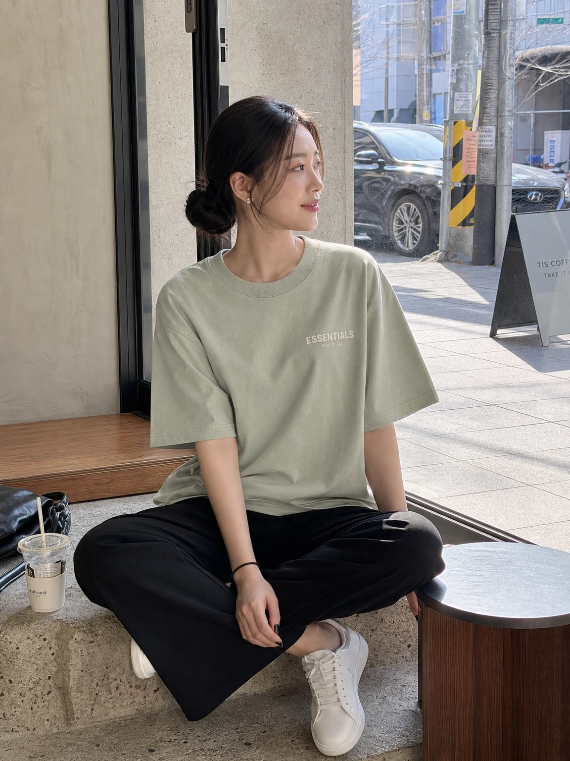 박시한 무드의 반팔 티셔츠