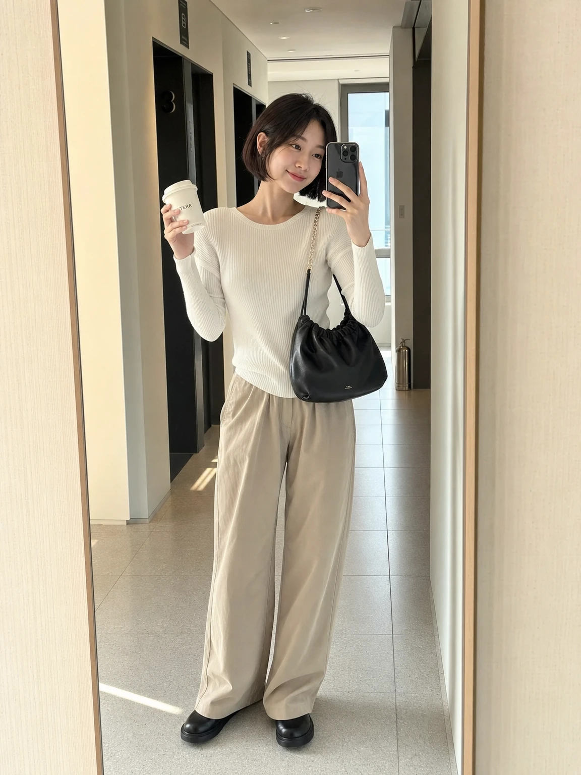 체인 핸들 소프트 숄더백
