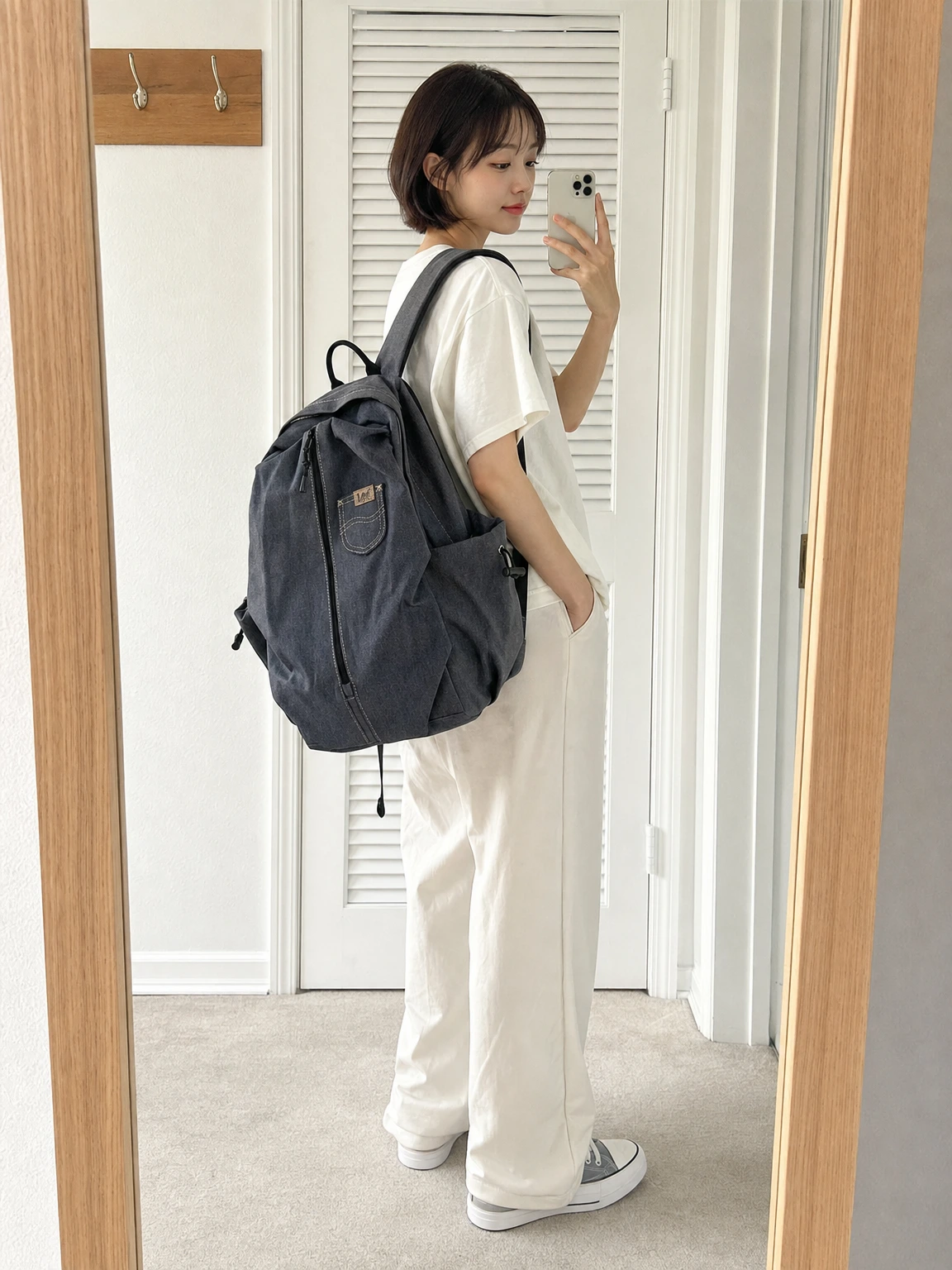 데님 텍스처가 매력인 데일리 백팩