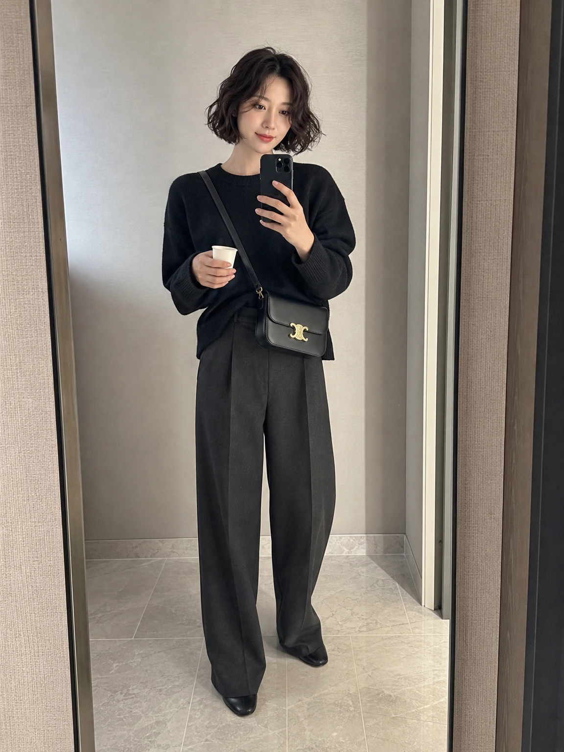 셀린느 로고가 돋보이는 트리옹프 백
