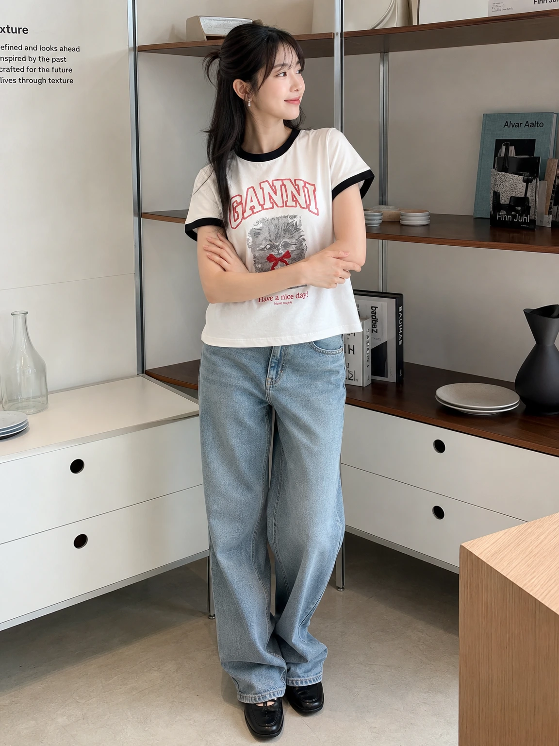 고양이 그래픽이 사랑스러운 티셔츠