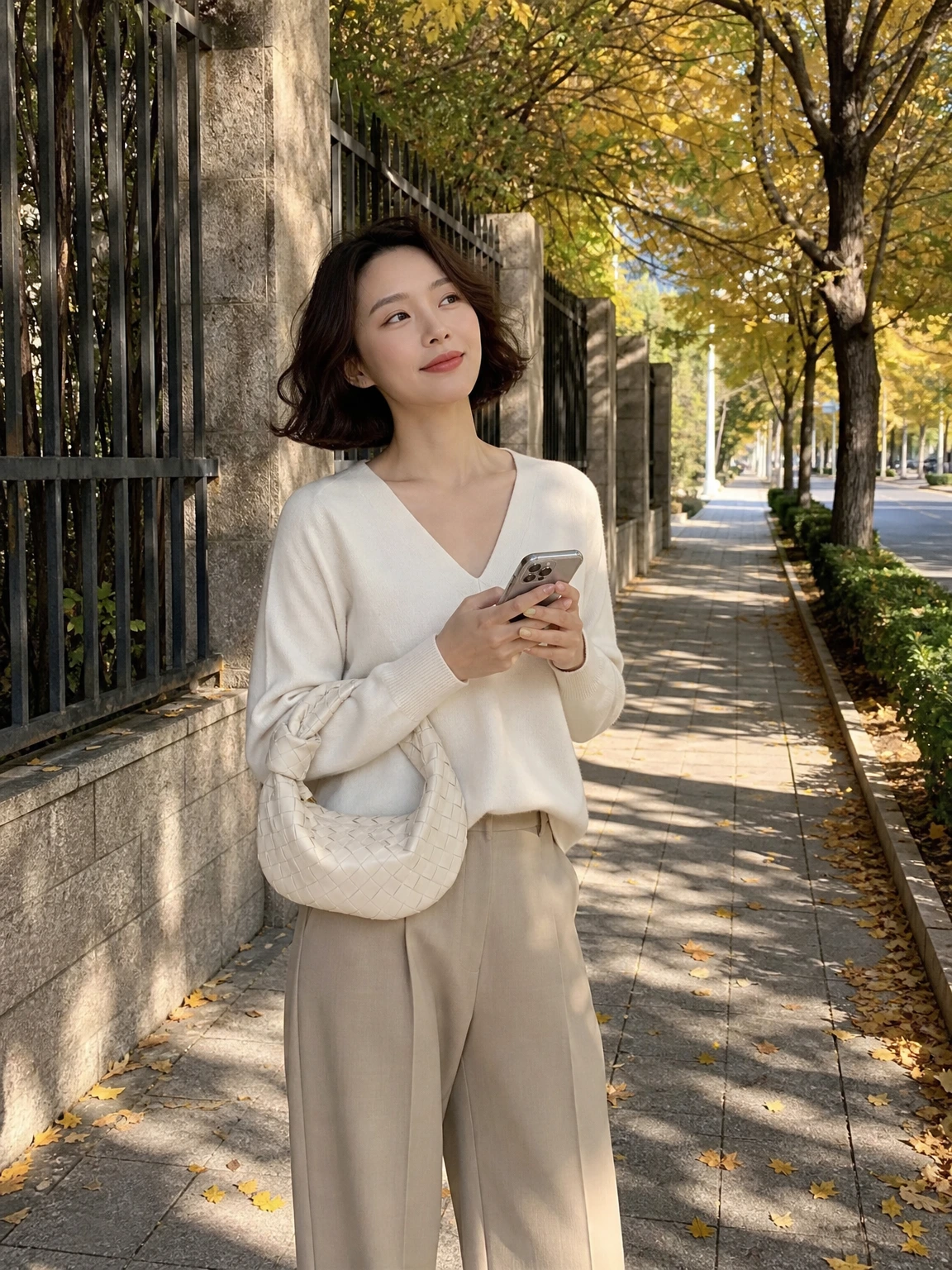 매듭 핸들이 사랑스러운 위빙 호보백