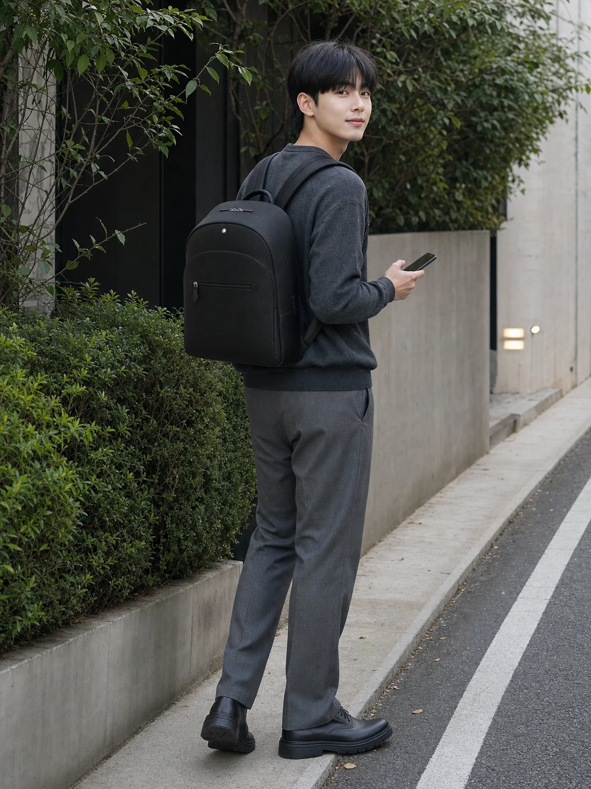 정제된 곡선의 비즈니스 백팩