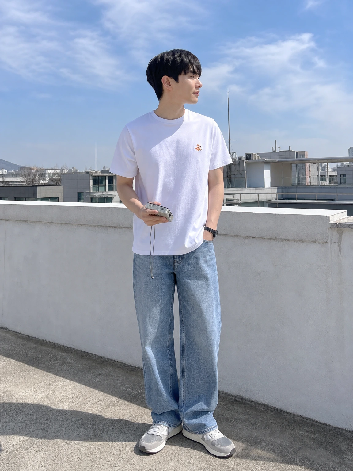 여우 자수로 포인트 준 반팔 티셔츠
