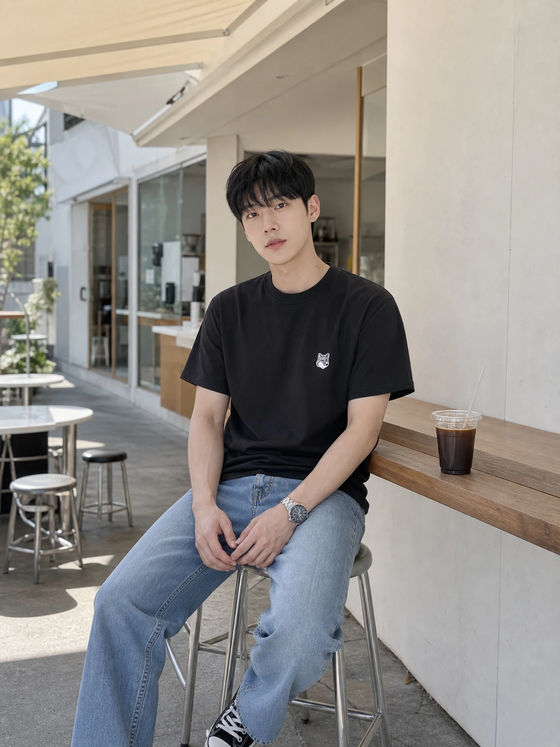 미니 패치로 포인트 준 반팔티