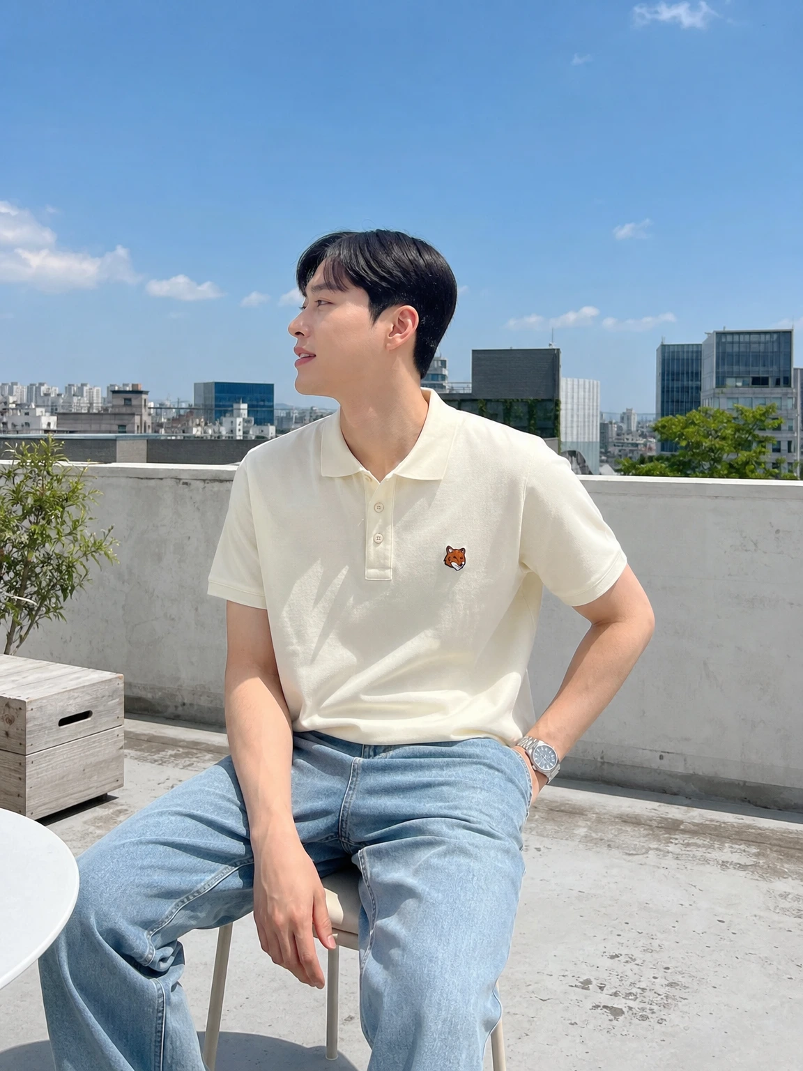 미니 자수로 힘 준 반팔 PK티셔츠
