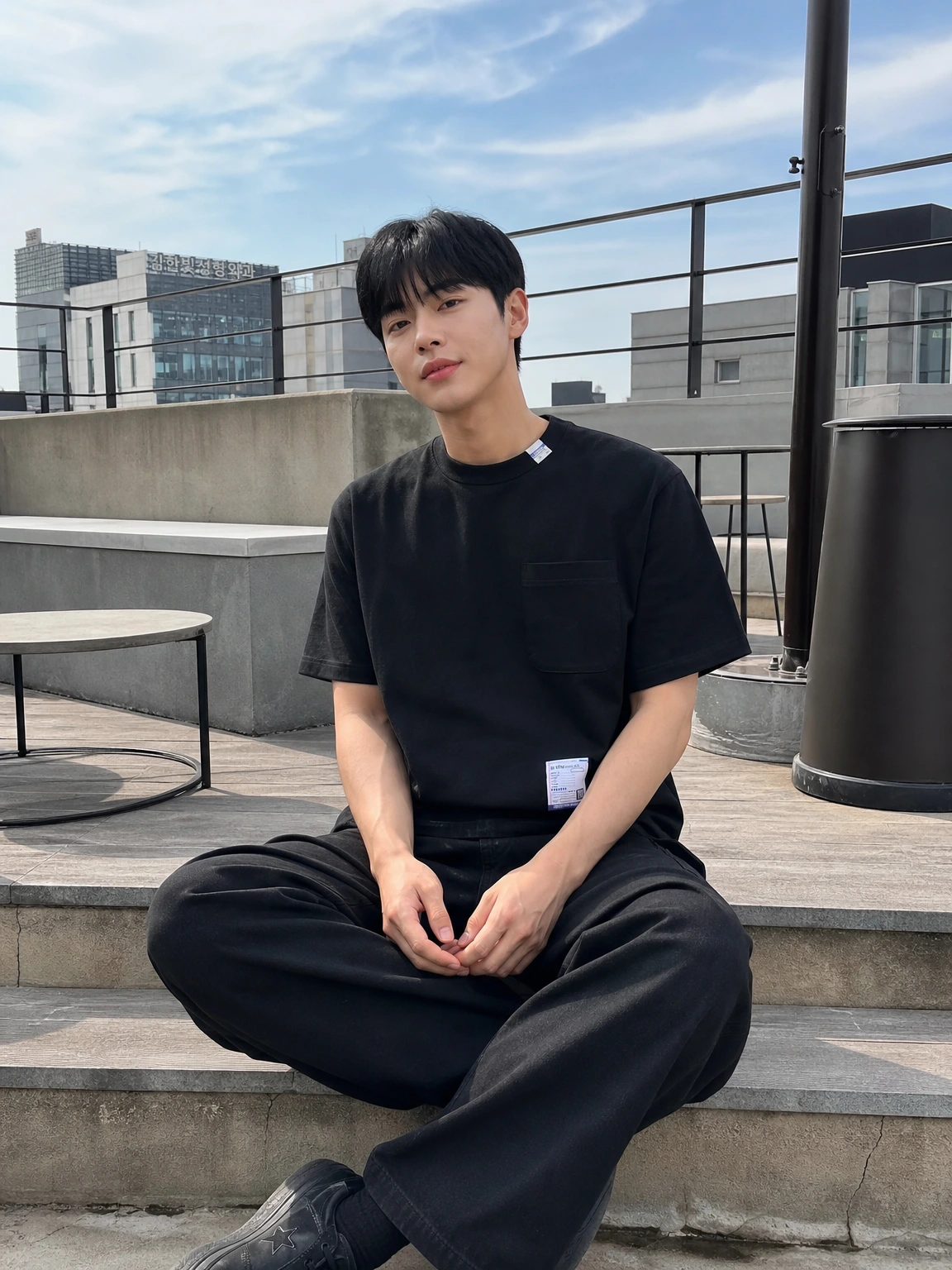 포켓과 라벨이 살아있는 반팔 티셔츠