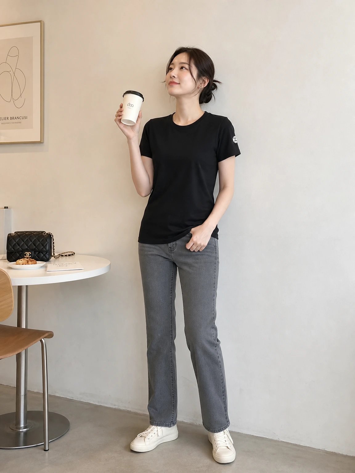 슬림 핏으로 정돈된 티셔츠