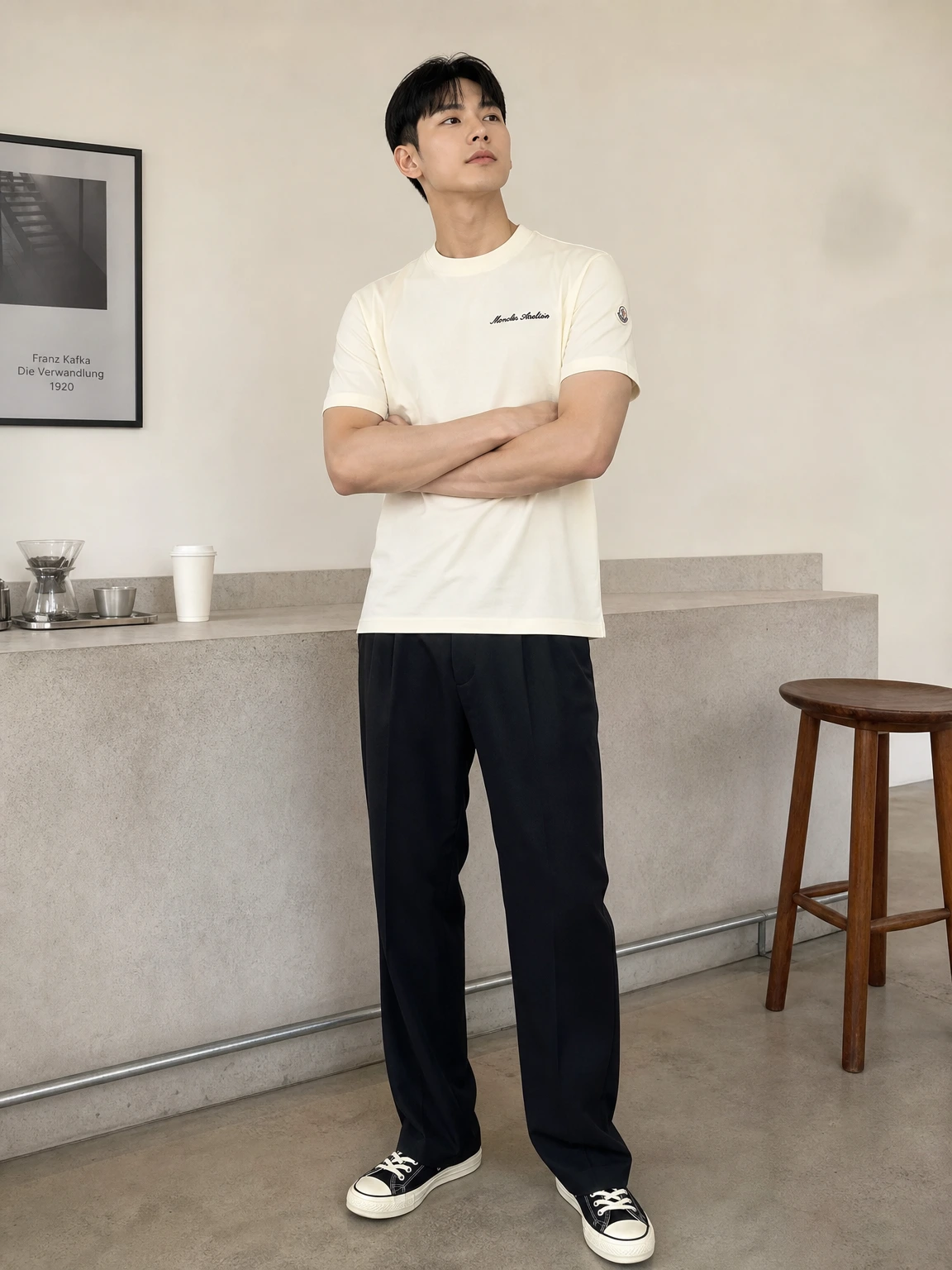 레이어드넥으로 완성한 반팔 티셔츠