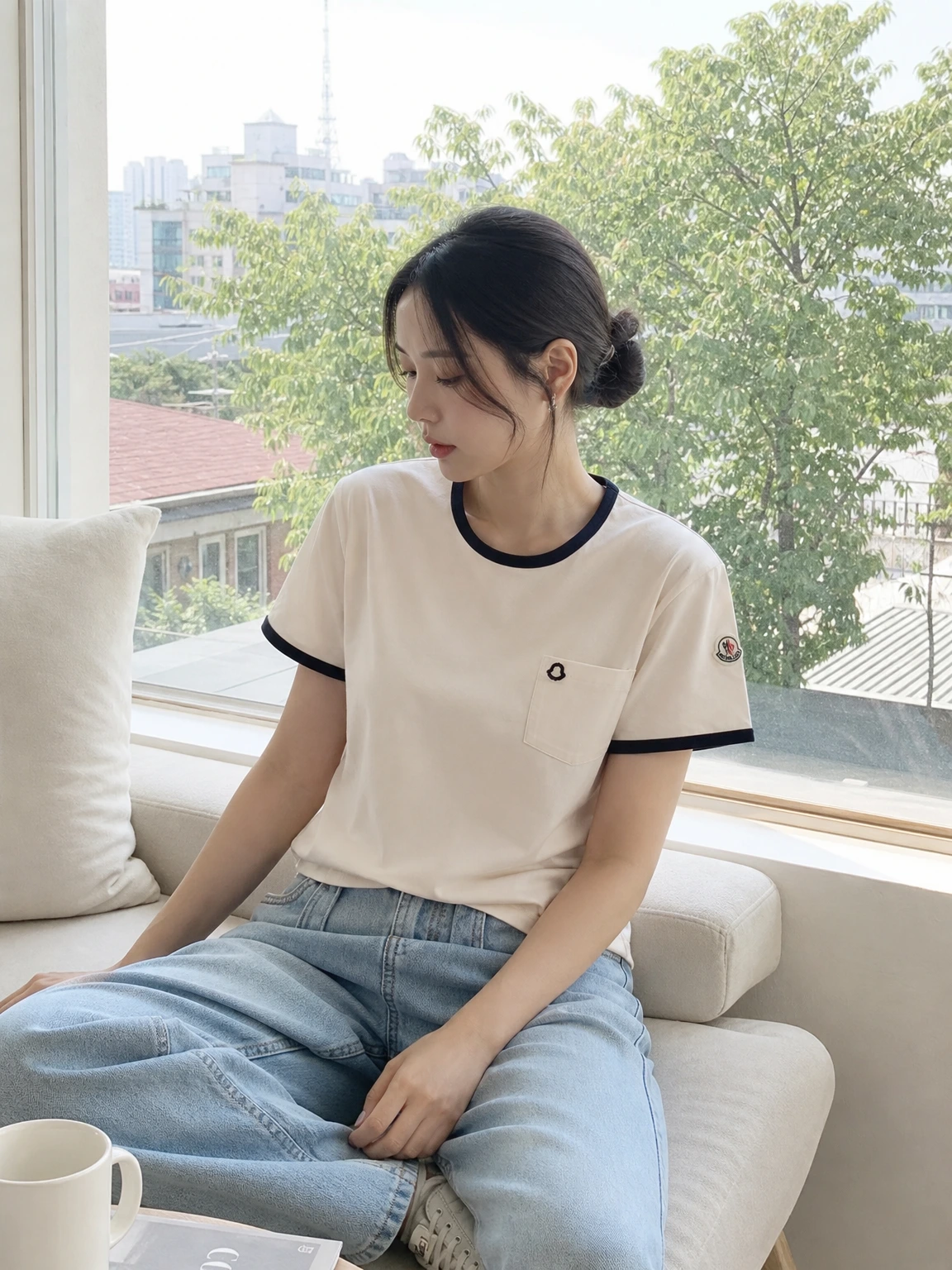 배색 립으로 선을 더한 반팔티셔츠
