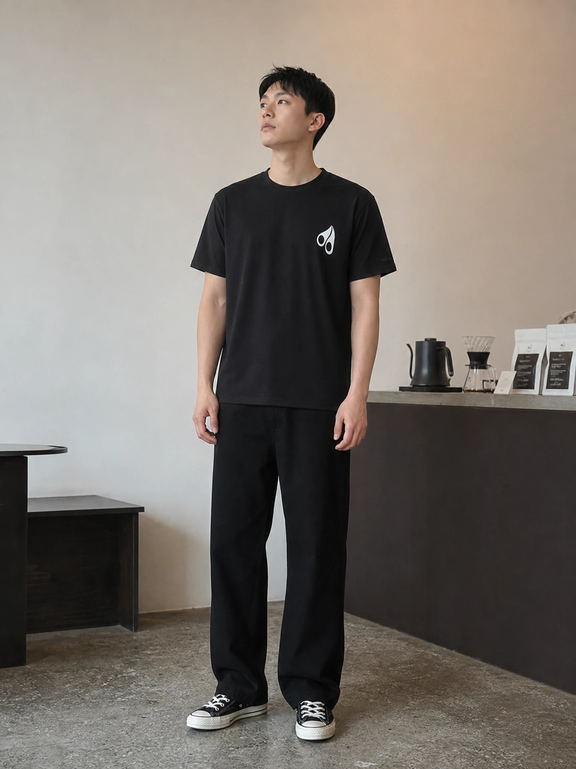 로고 포인트로 완성하는 반팔 티셔츠