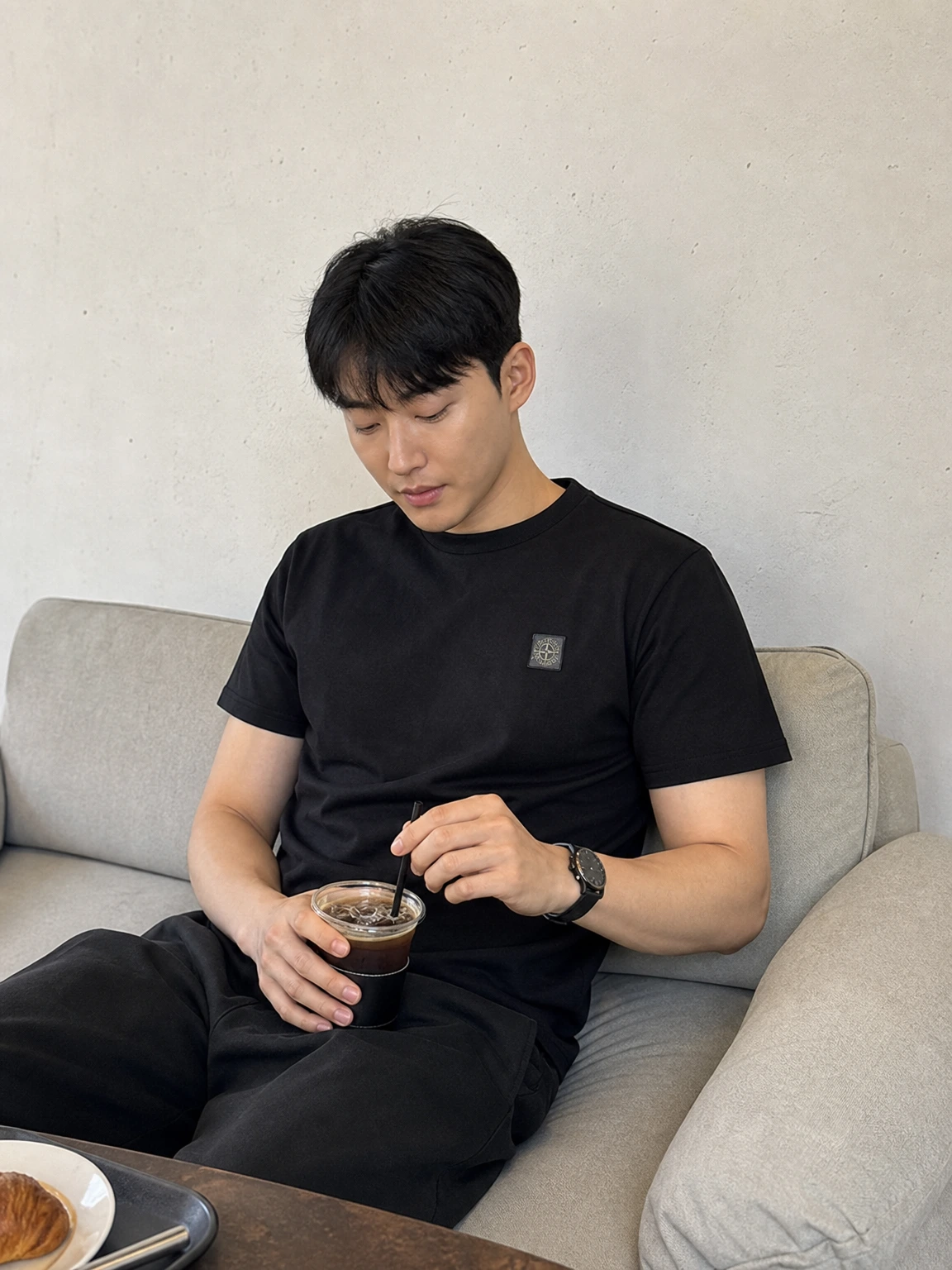 미니 로고 패치로 완성한 반팔티셔츠
