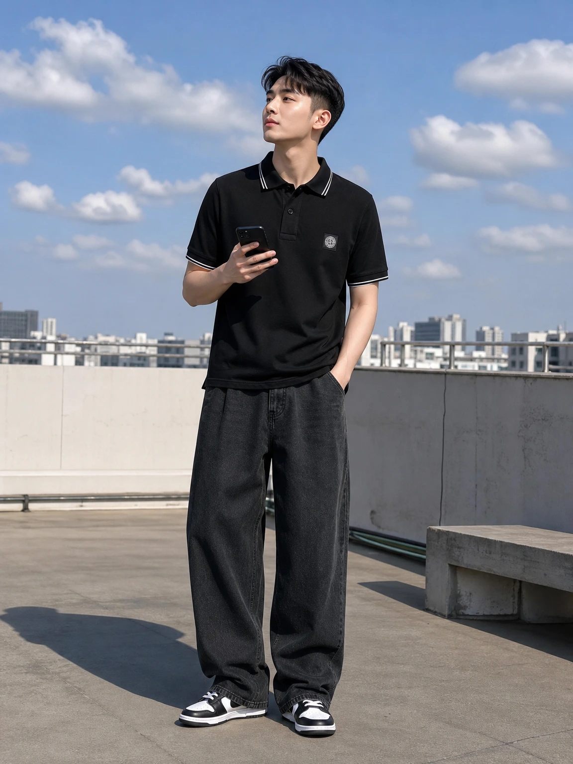 배색 라인으로 선명해진 폴로 셔츠